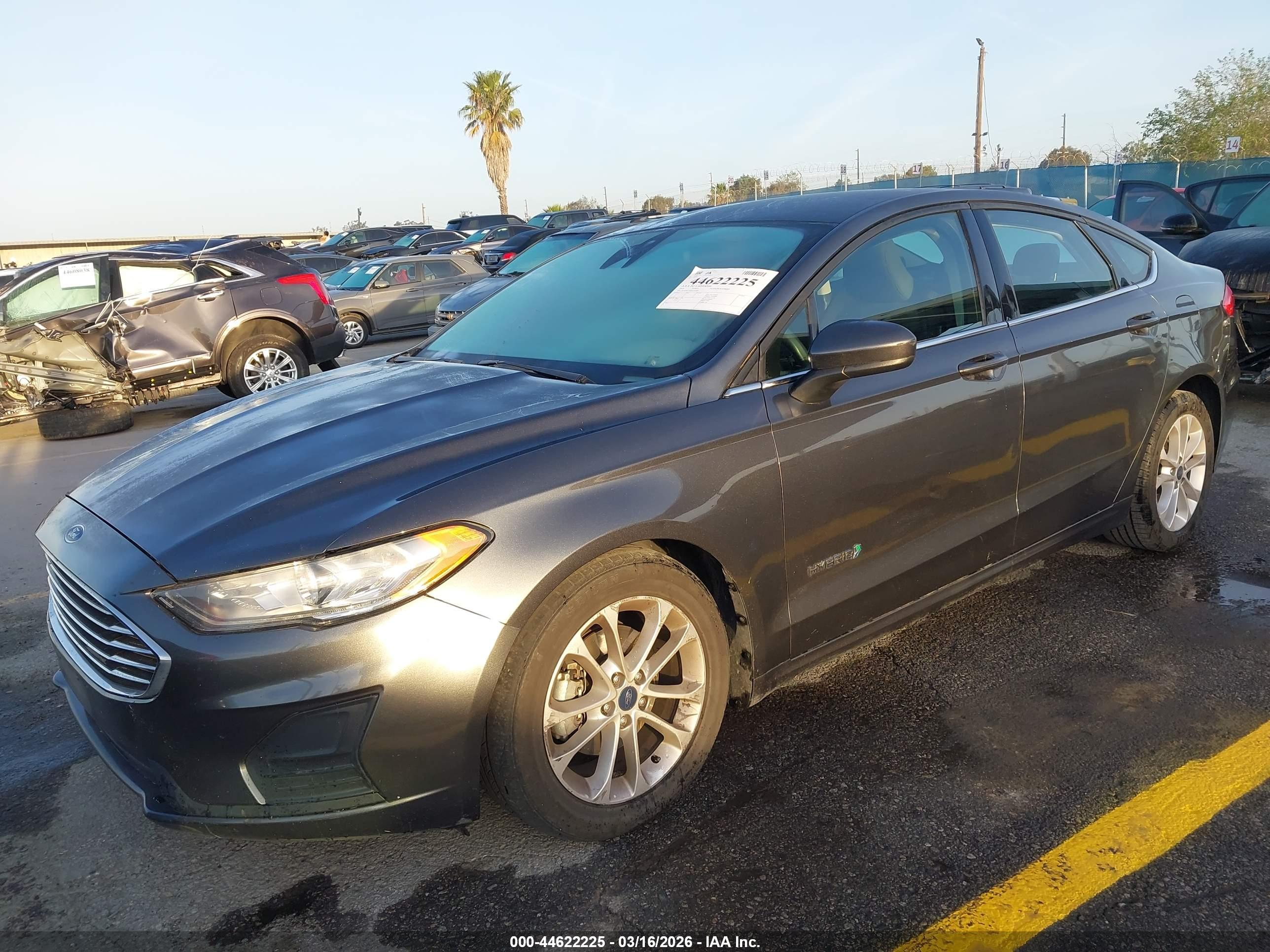 FORD FUSION image 2