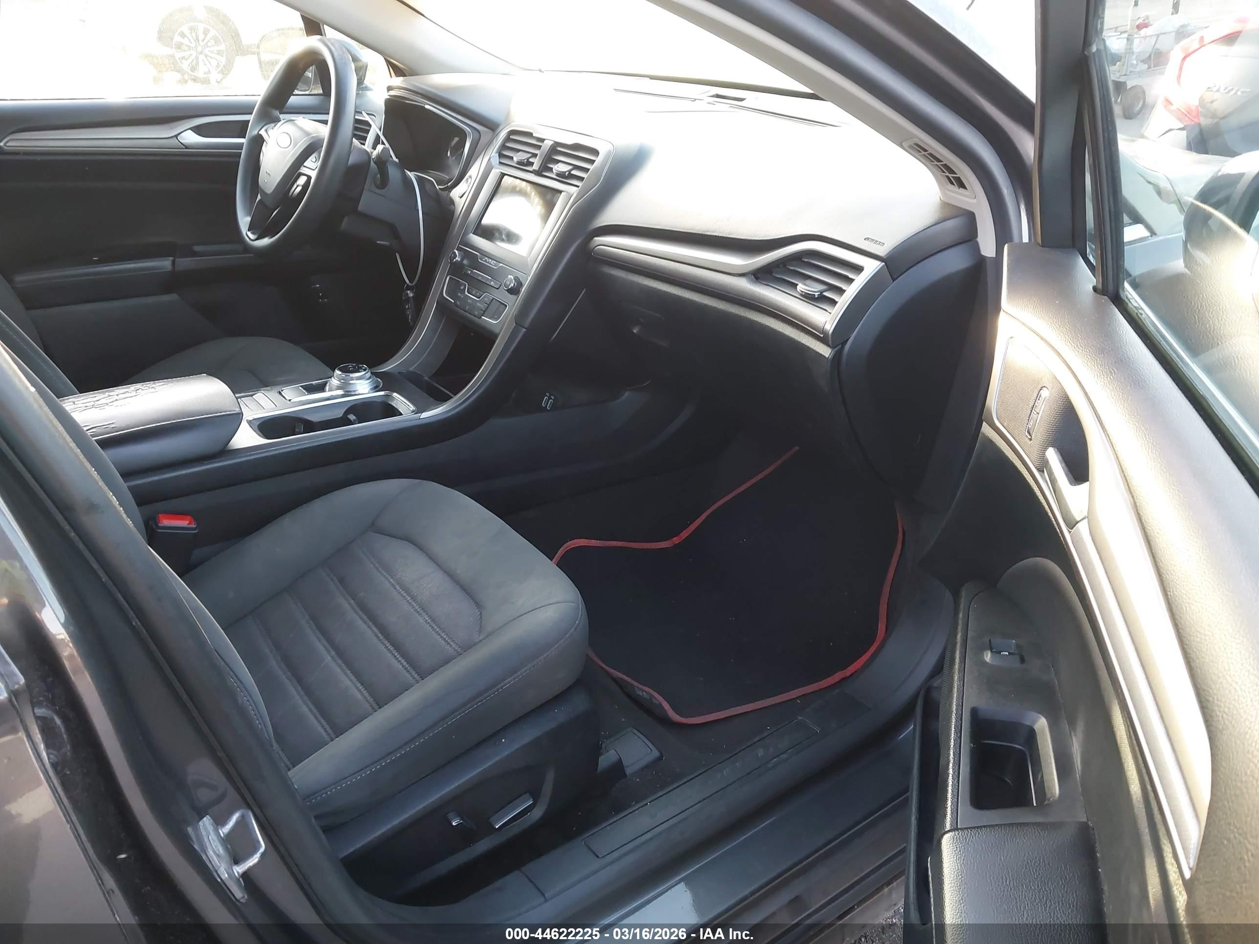FORD FUSION image 5