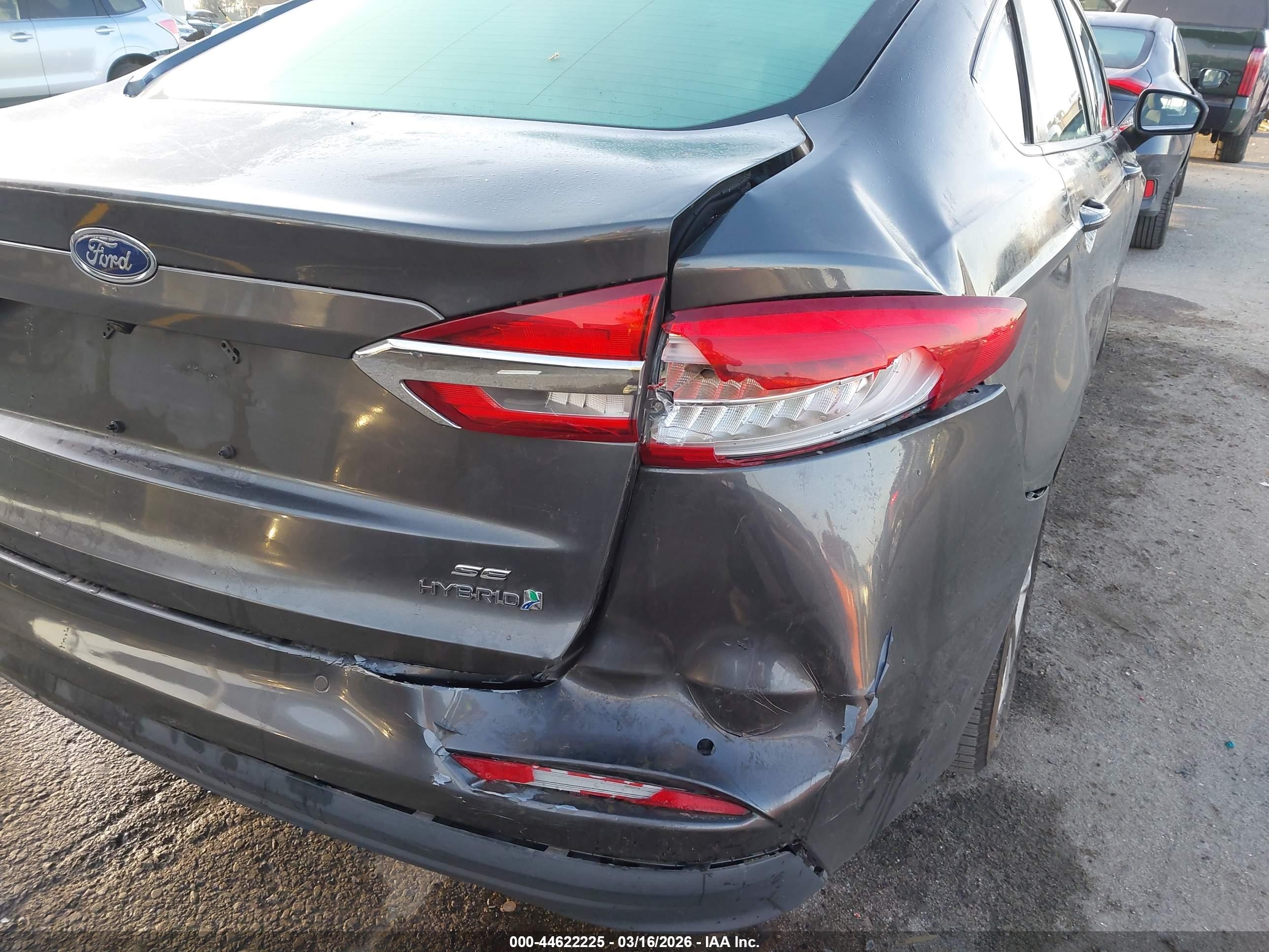 FORD FUSION image 6