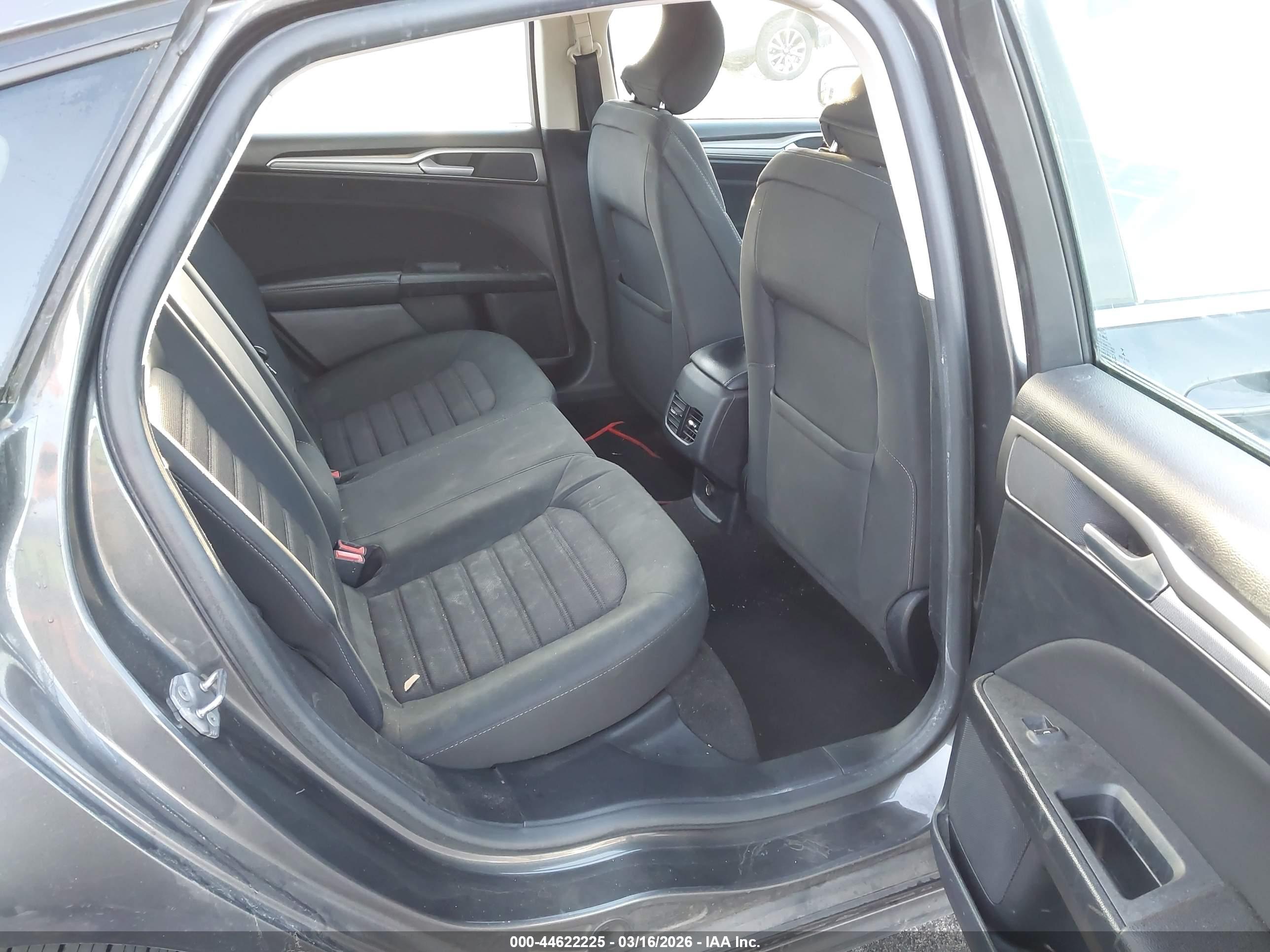FORD FUSION image 8