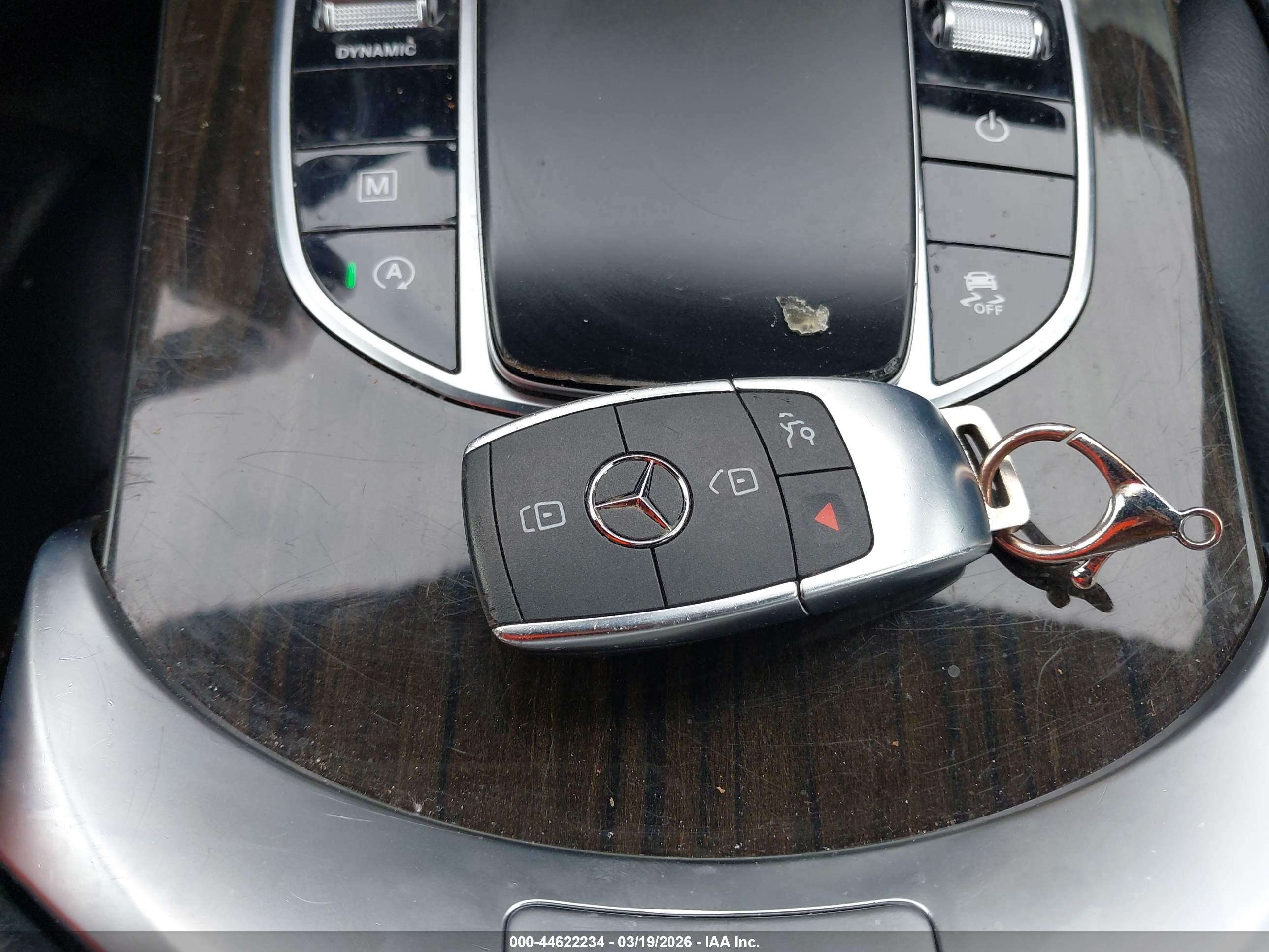 MERCEDES-BENZ GLC image 11