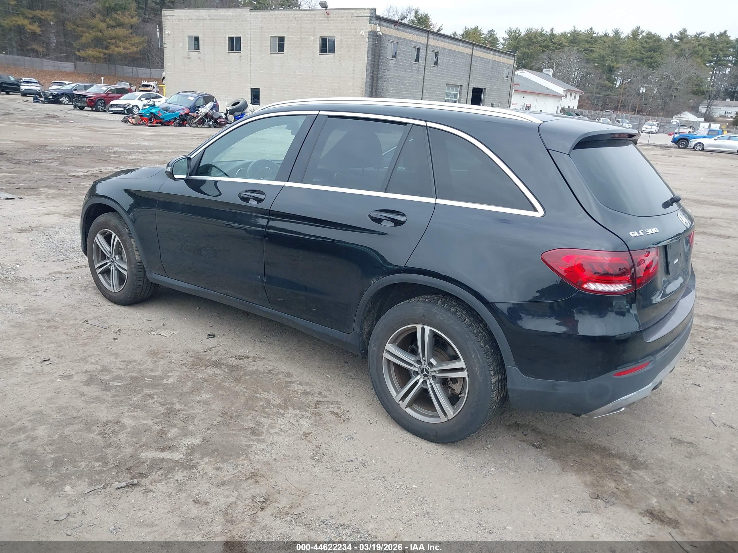 MERCEDES-BENZ GLC image 3