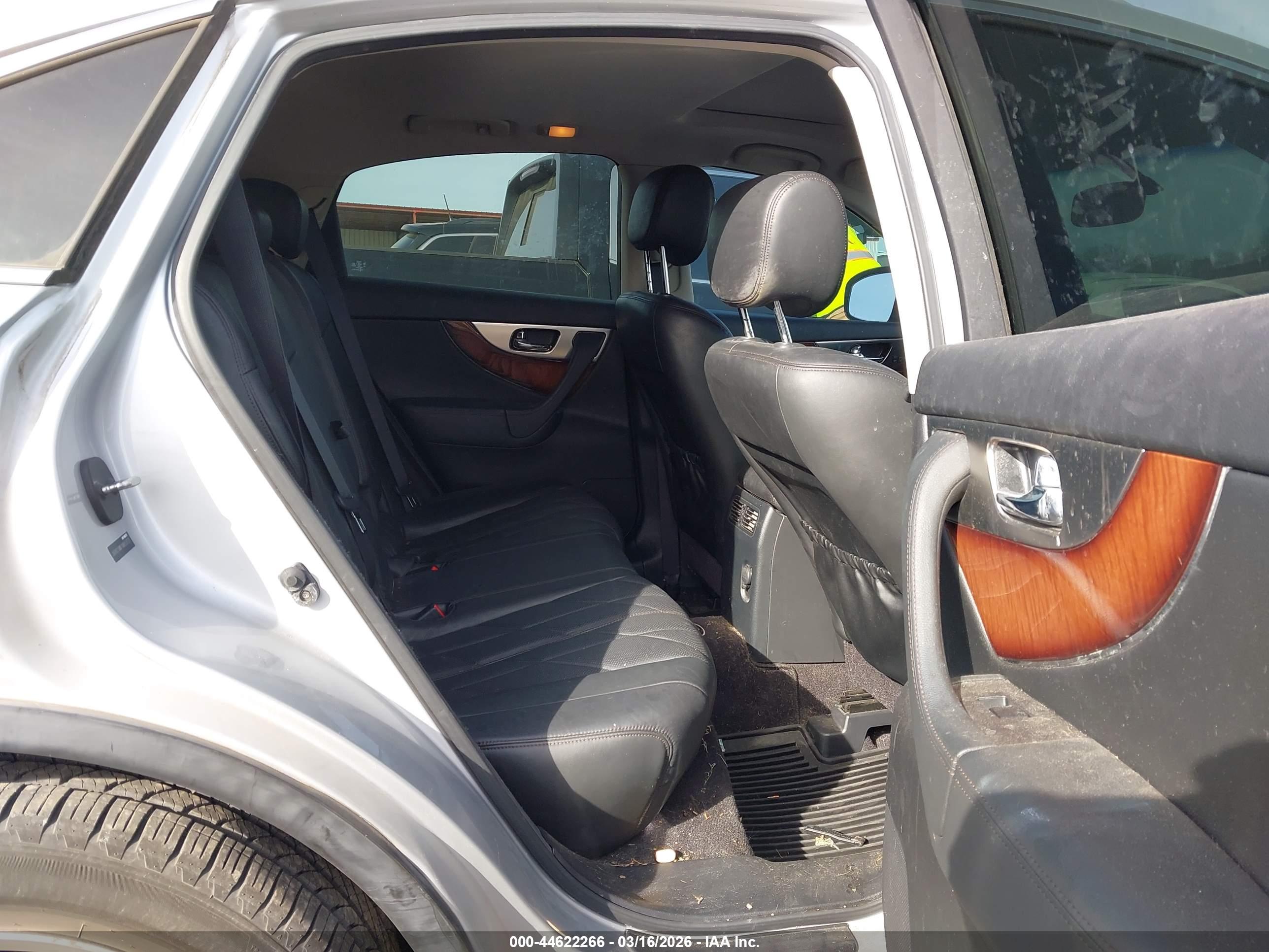 INFINITI FX35 image 8