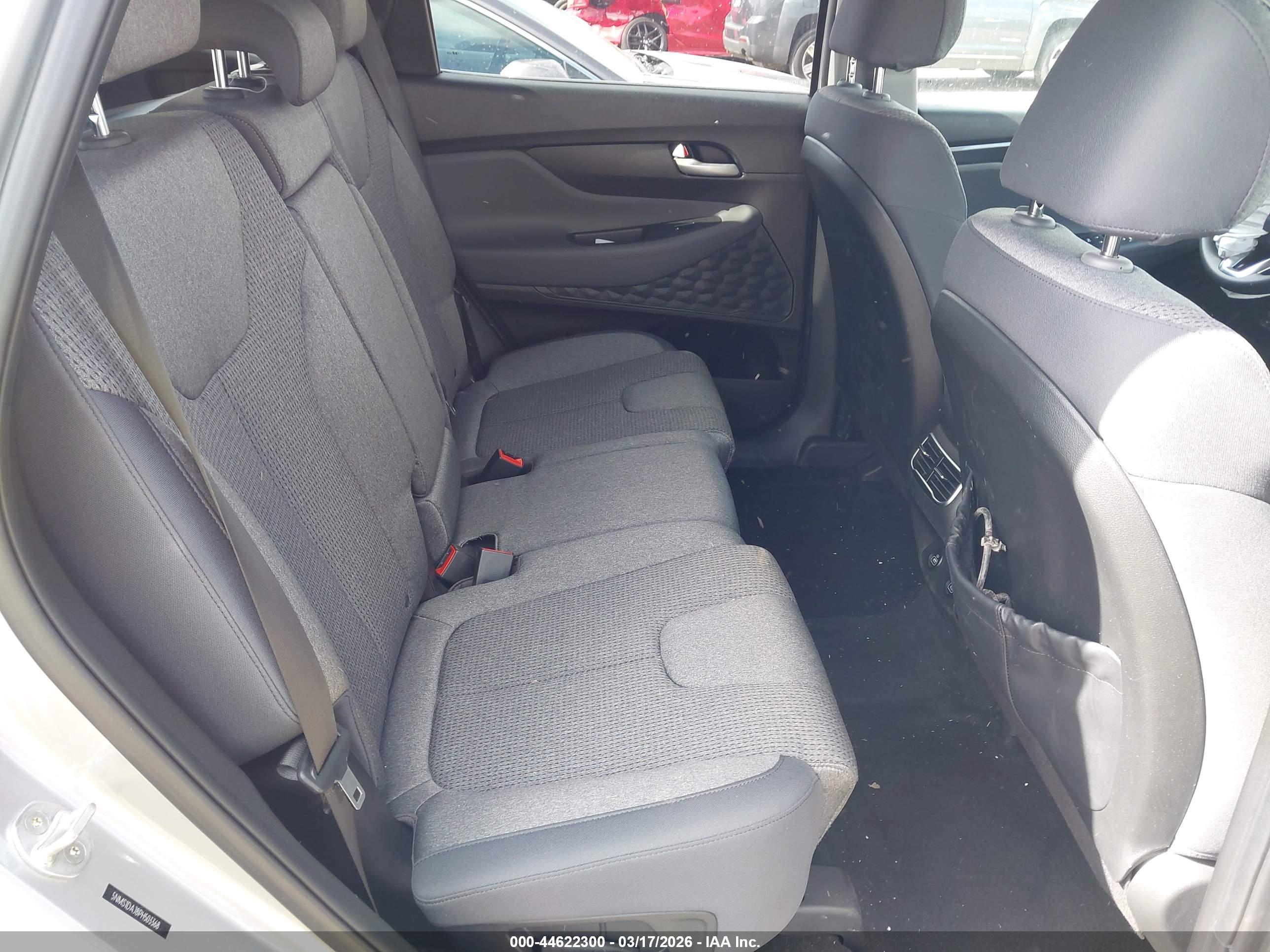 HYUNDAI SANTA image 8