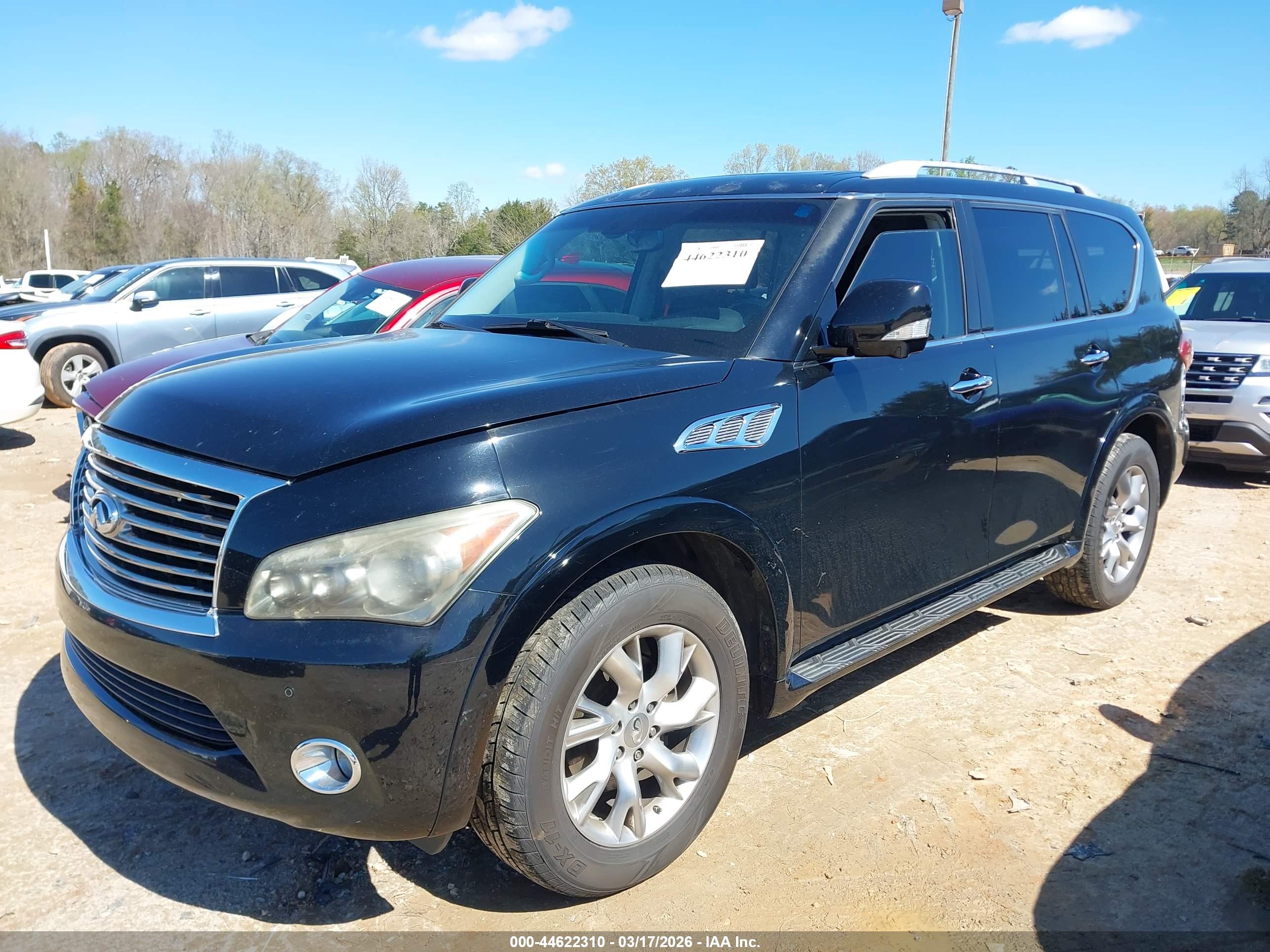 INFINITI QX56 image 2