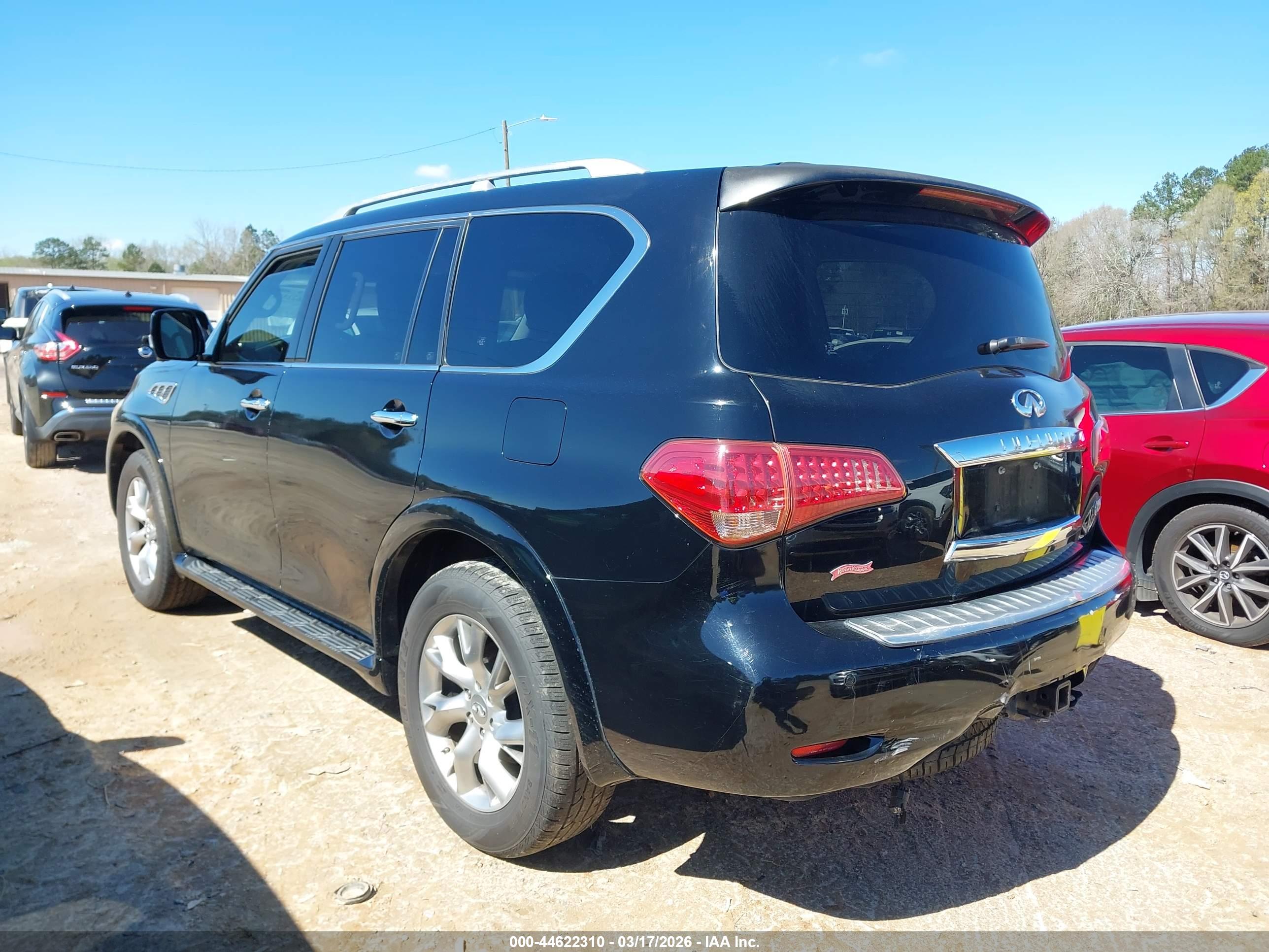 INFINITI QX56 image 3