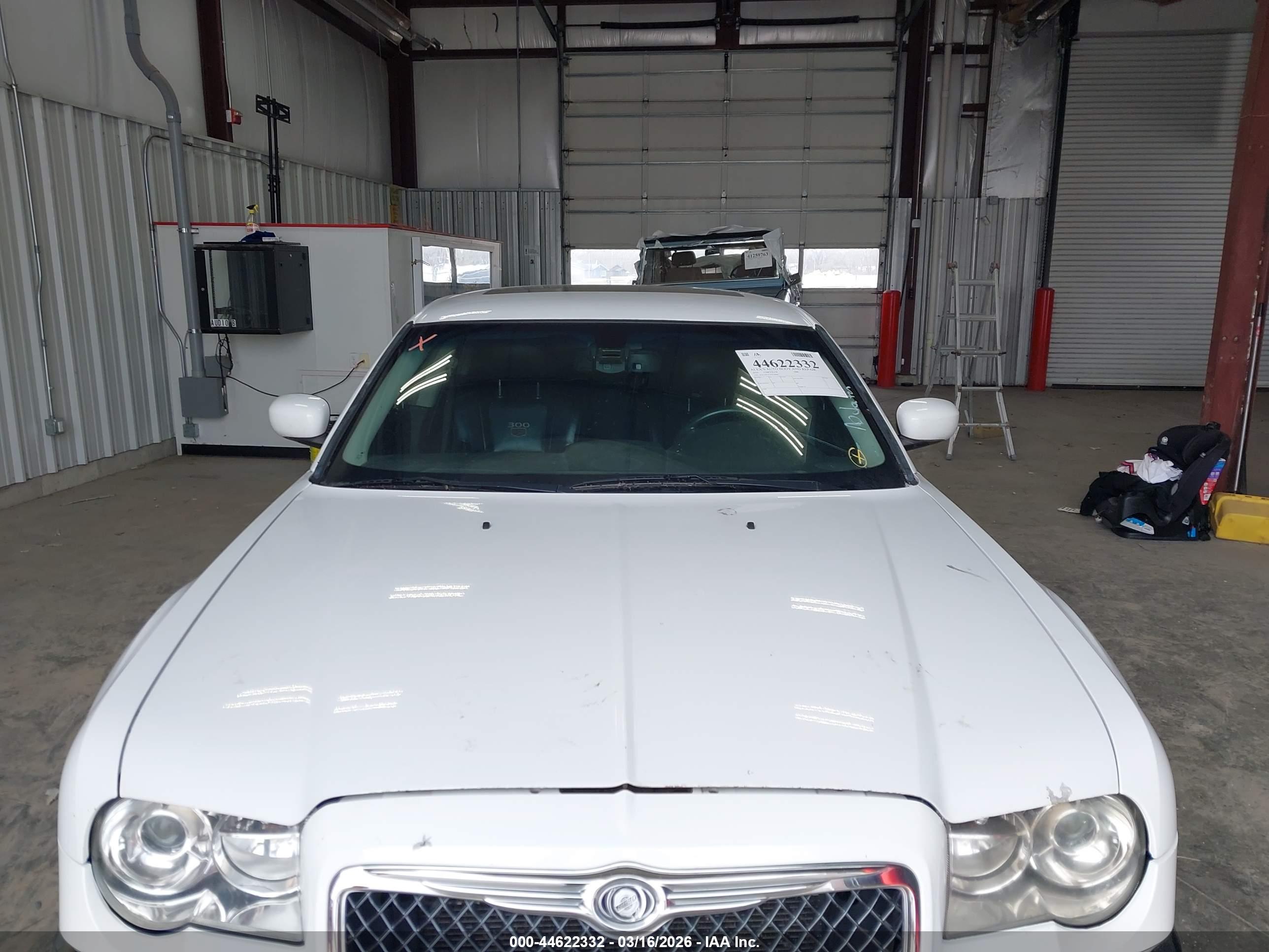 CHRYSLER 300C image 6