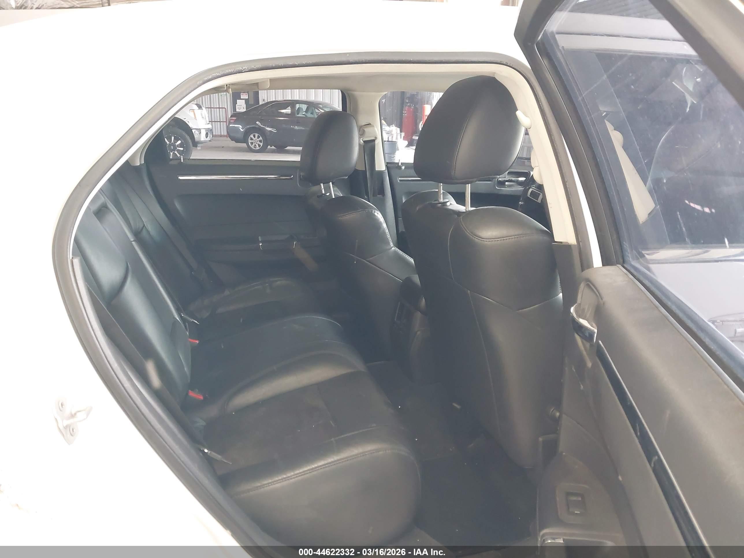 CHRYSLER 300C image 8