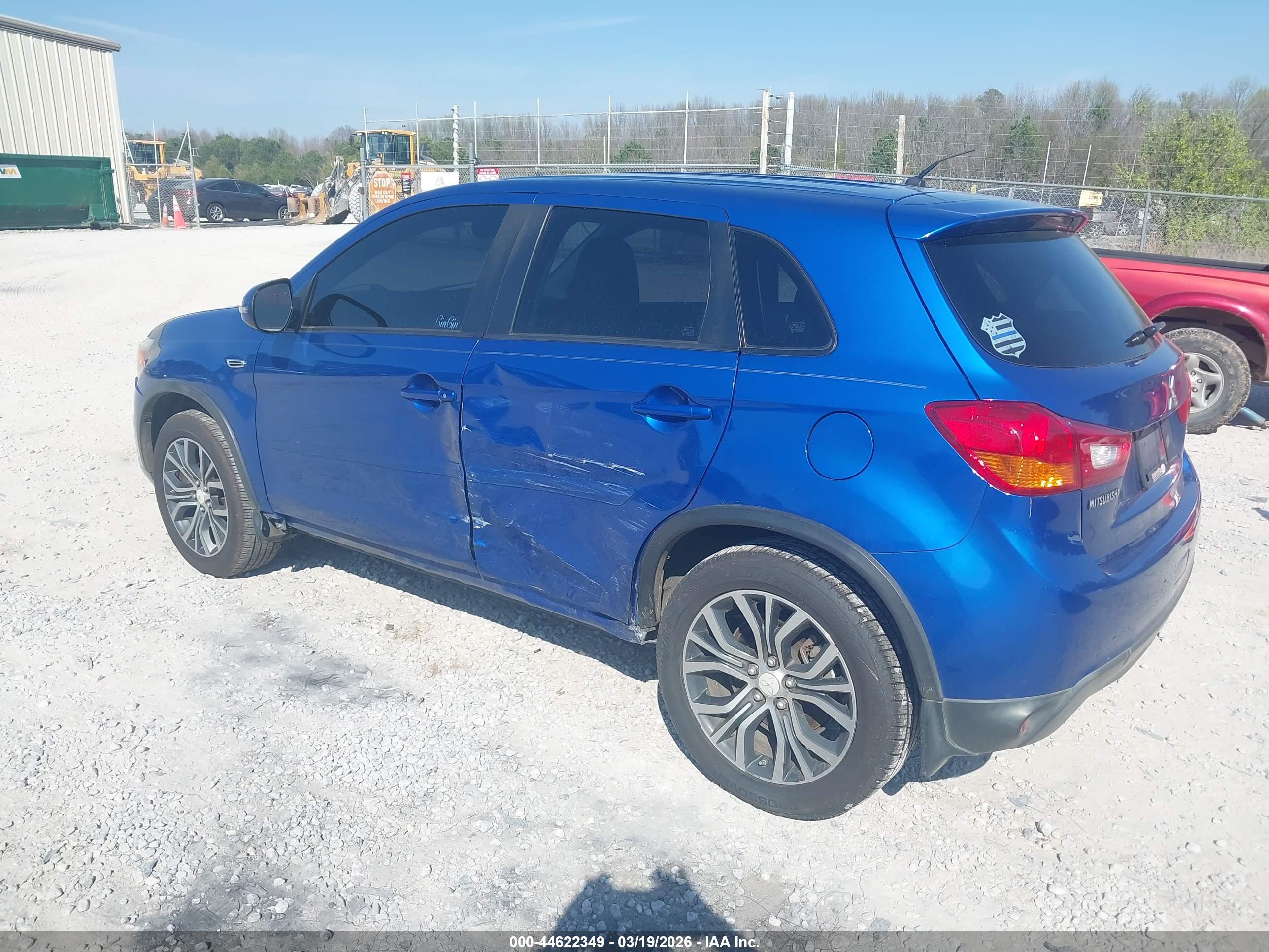 MITSUBISHI OUTLANDER image 3