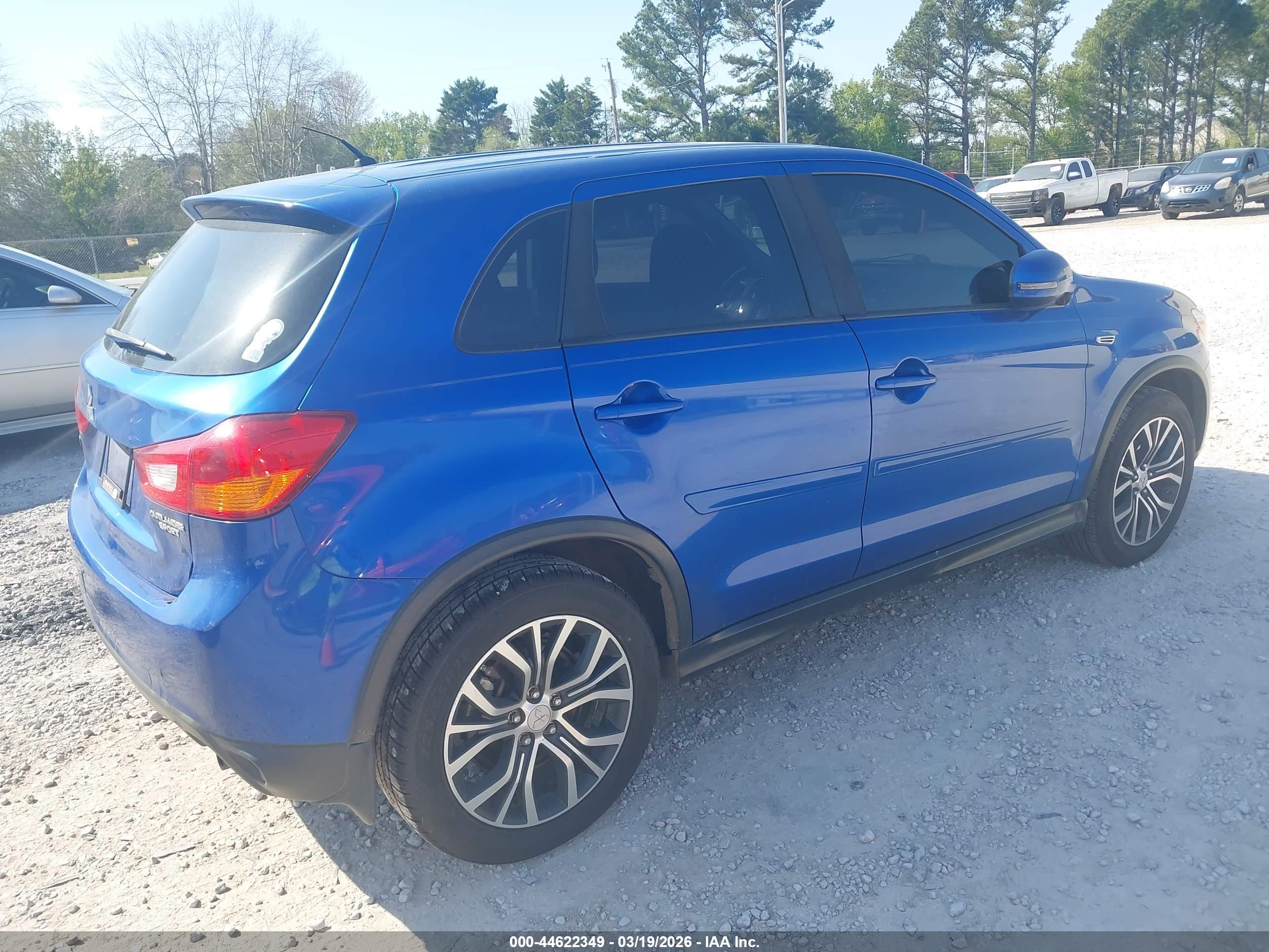 MITSUBISHI OUTLANDER image 4