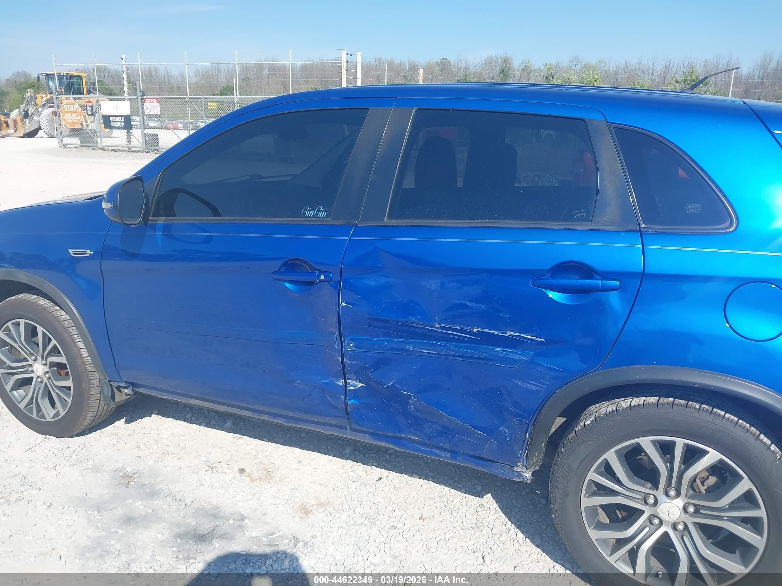 MITSUBISHI OUTLANDER image 6