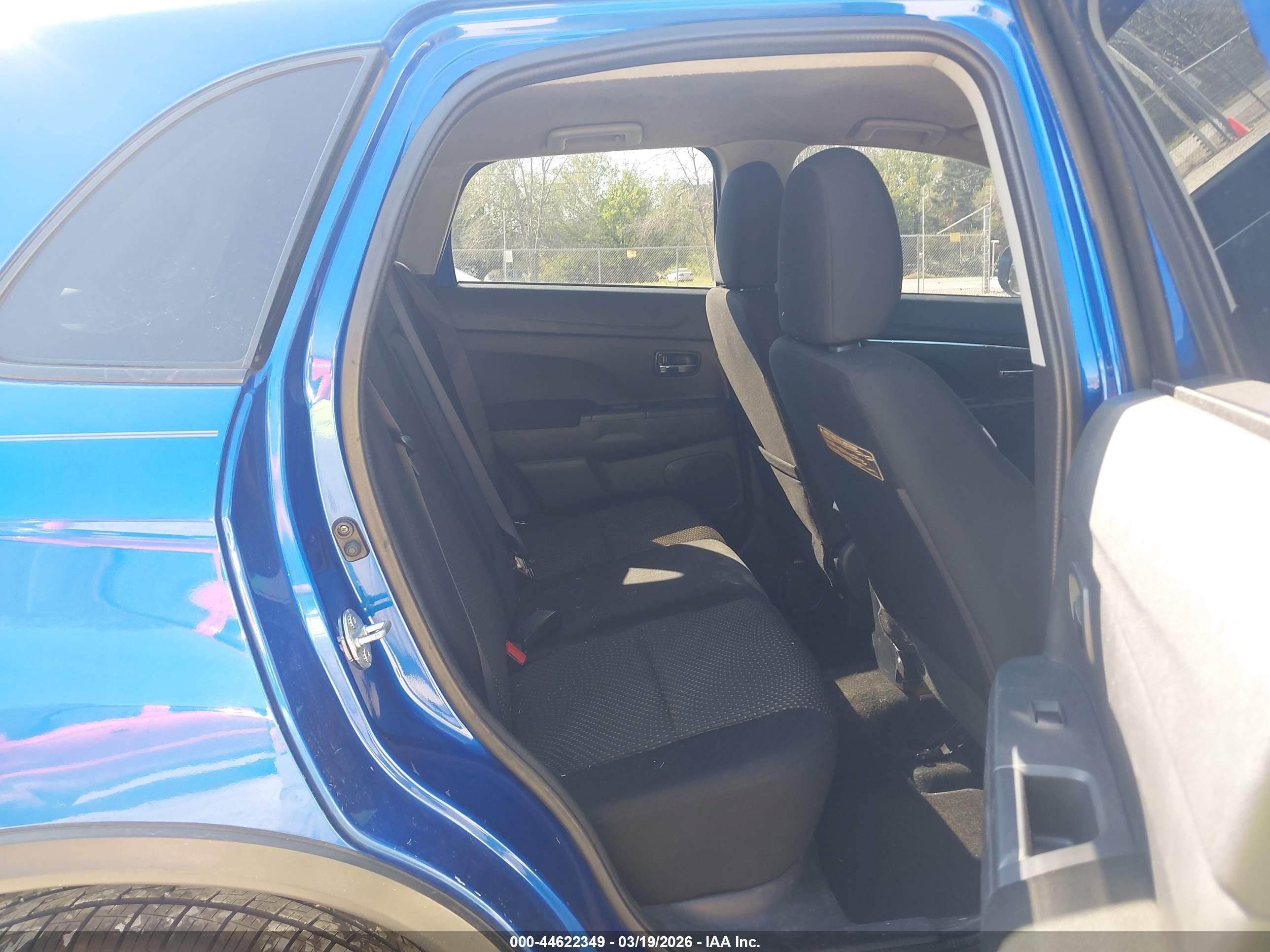 MITSUBISHI OUTLANDER image 8