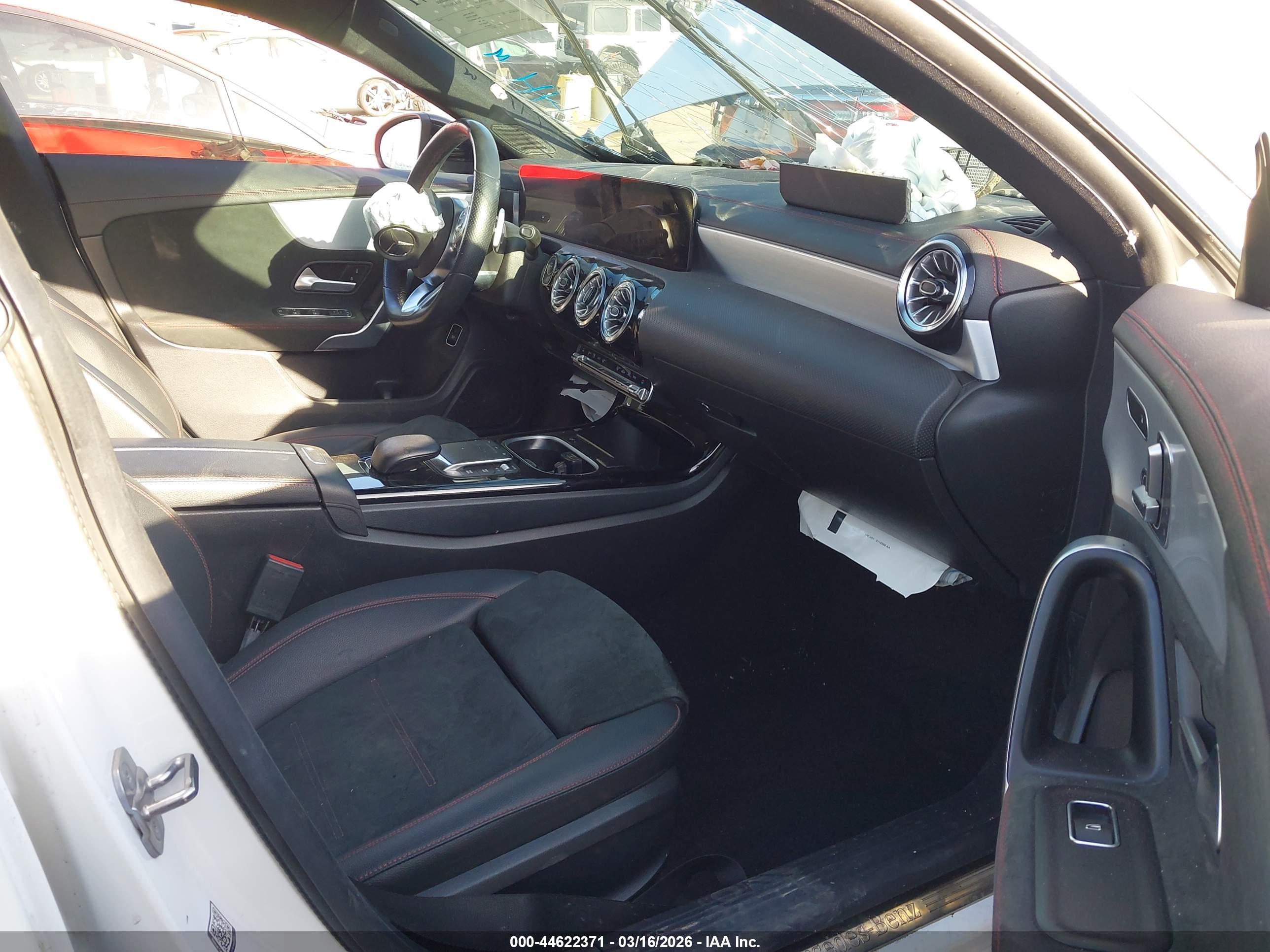MERCEDES-BENZ CLA image 5