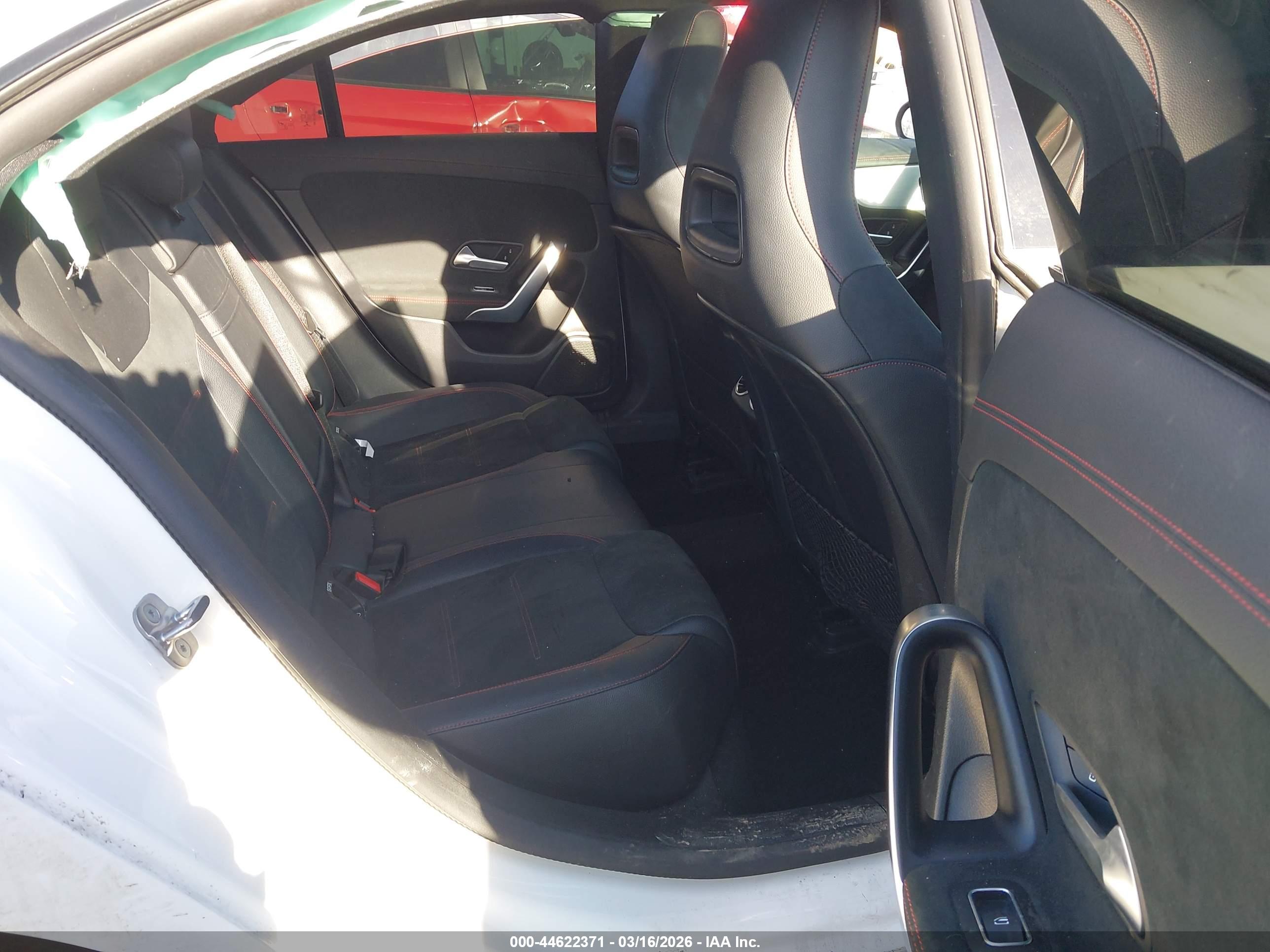 MERCEDES-BENZ CLA image 8