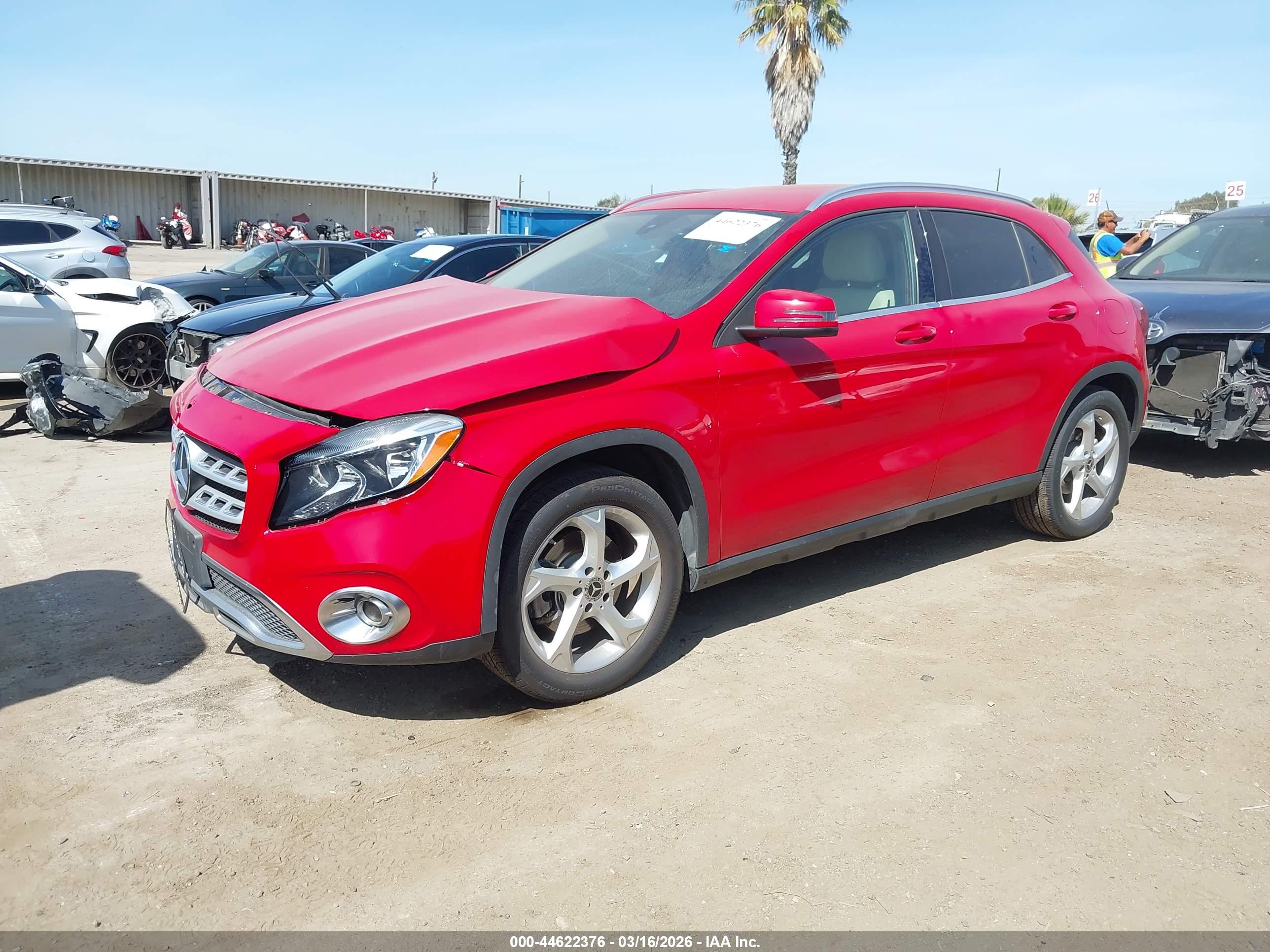 MERCEDES-BENZ GLA image 2