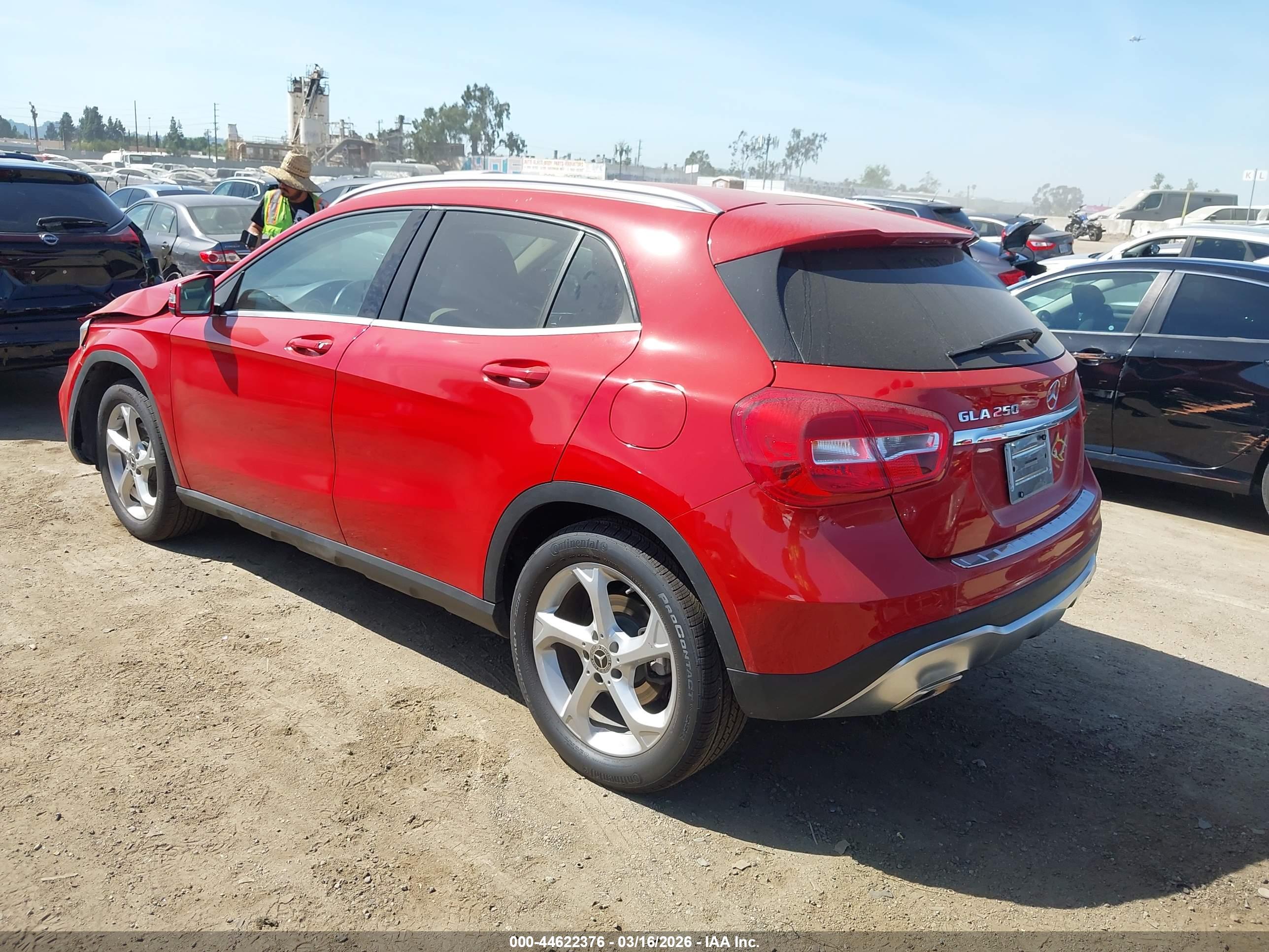 MERCEDES-BENZ GLA image 3