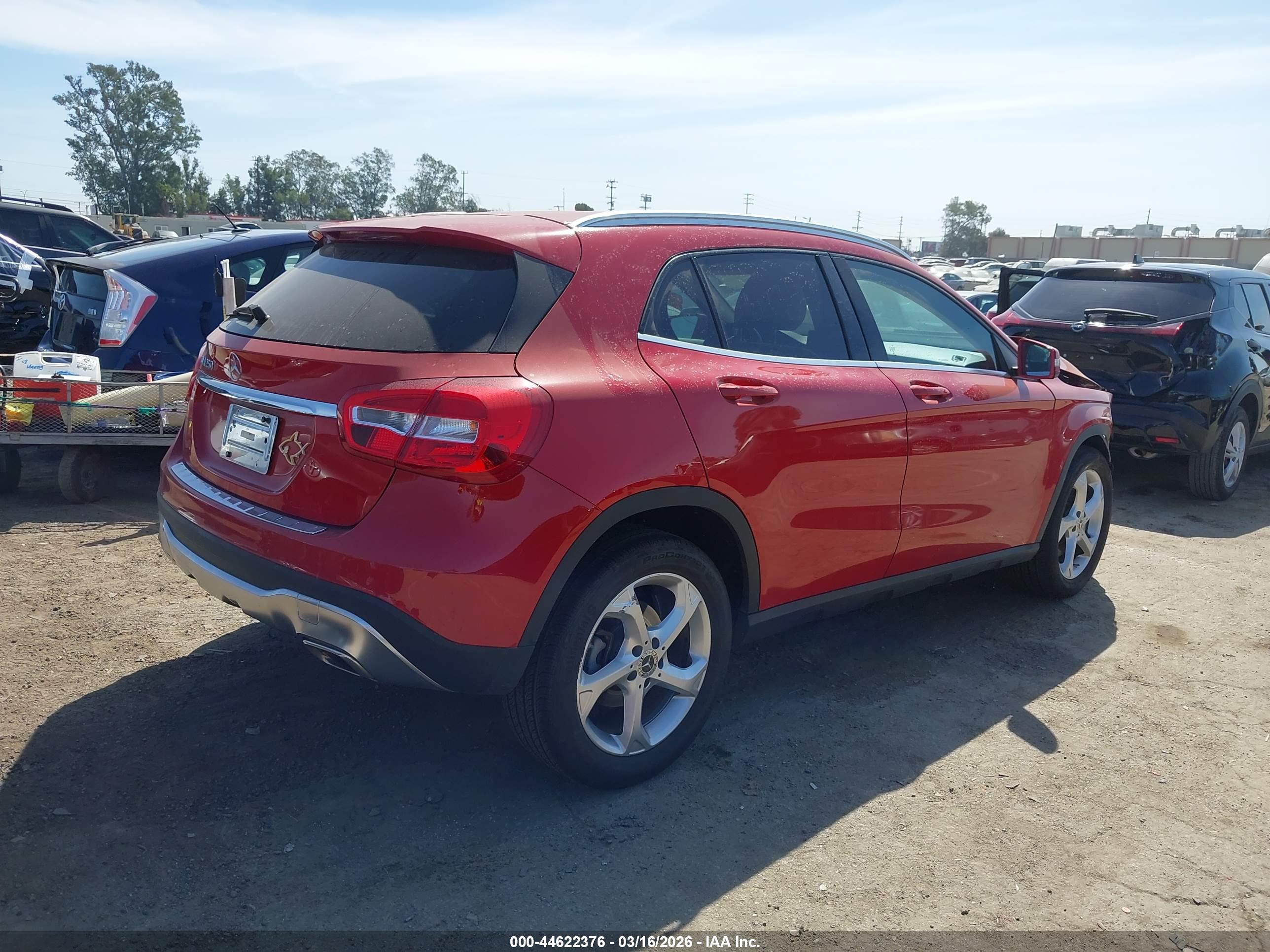 MERCEDES-BENZ GLA image 4
