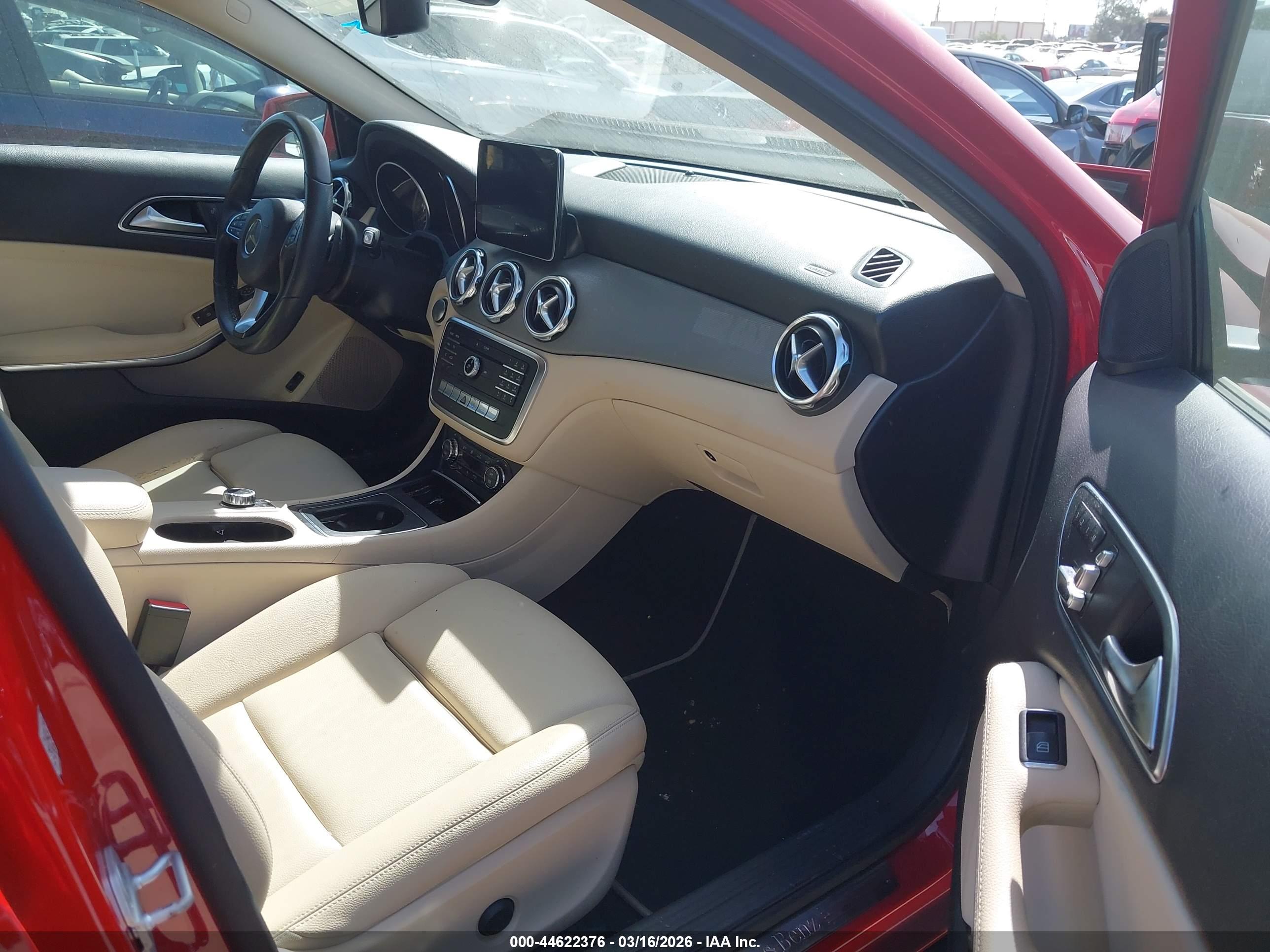 MERCEDES-BENZ GLA image 5