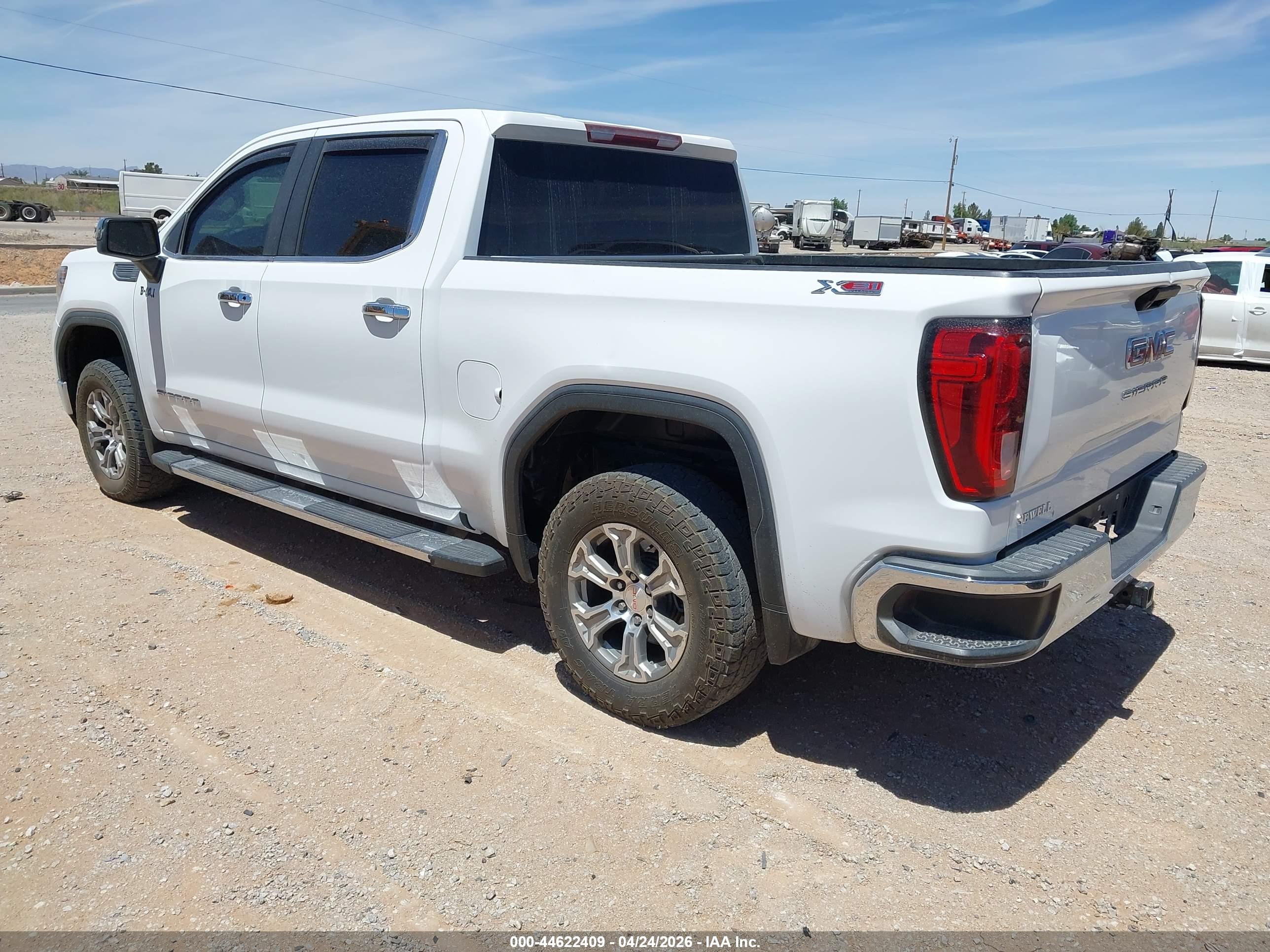 GMC SIERRA image 3