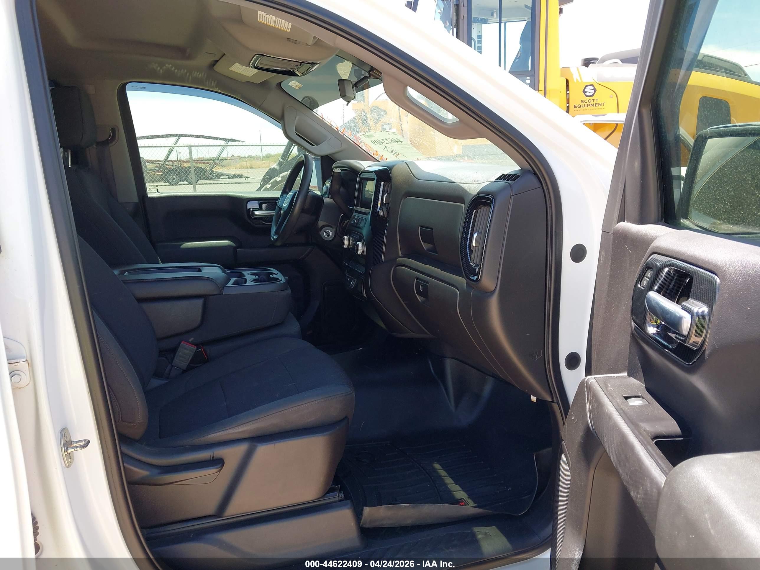 GMC SIERRA image 5