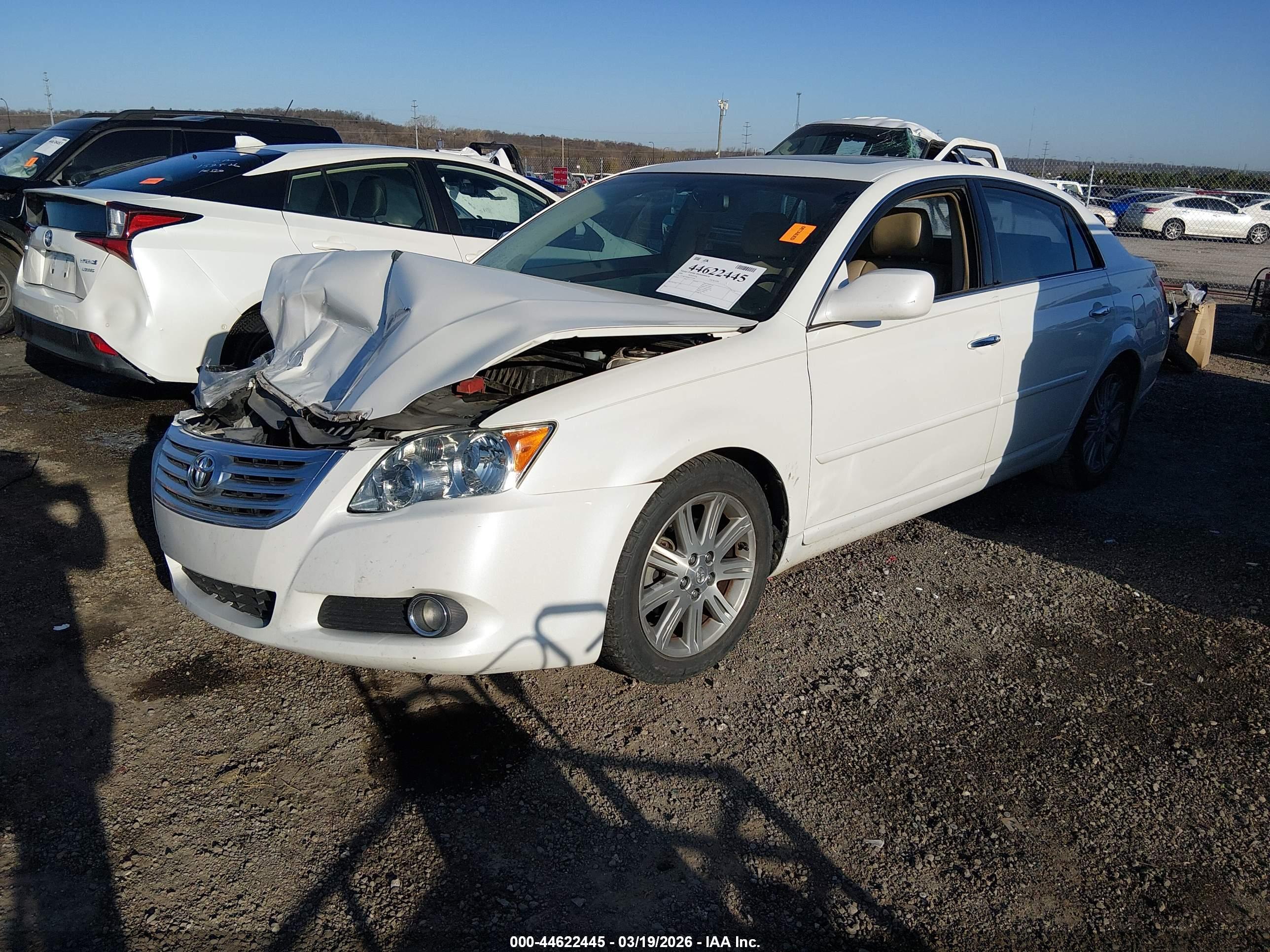 TOYOTA AVALON image 2