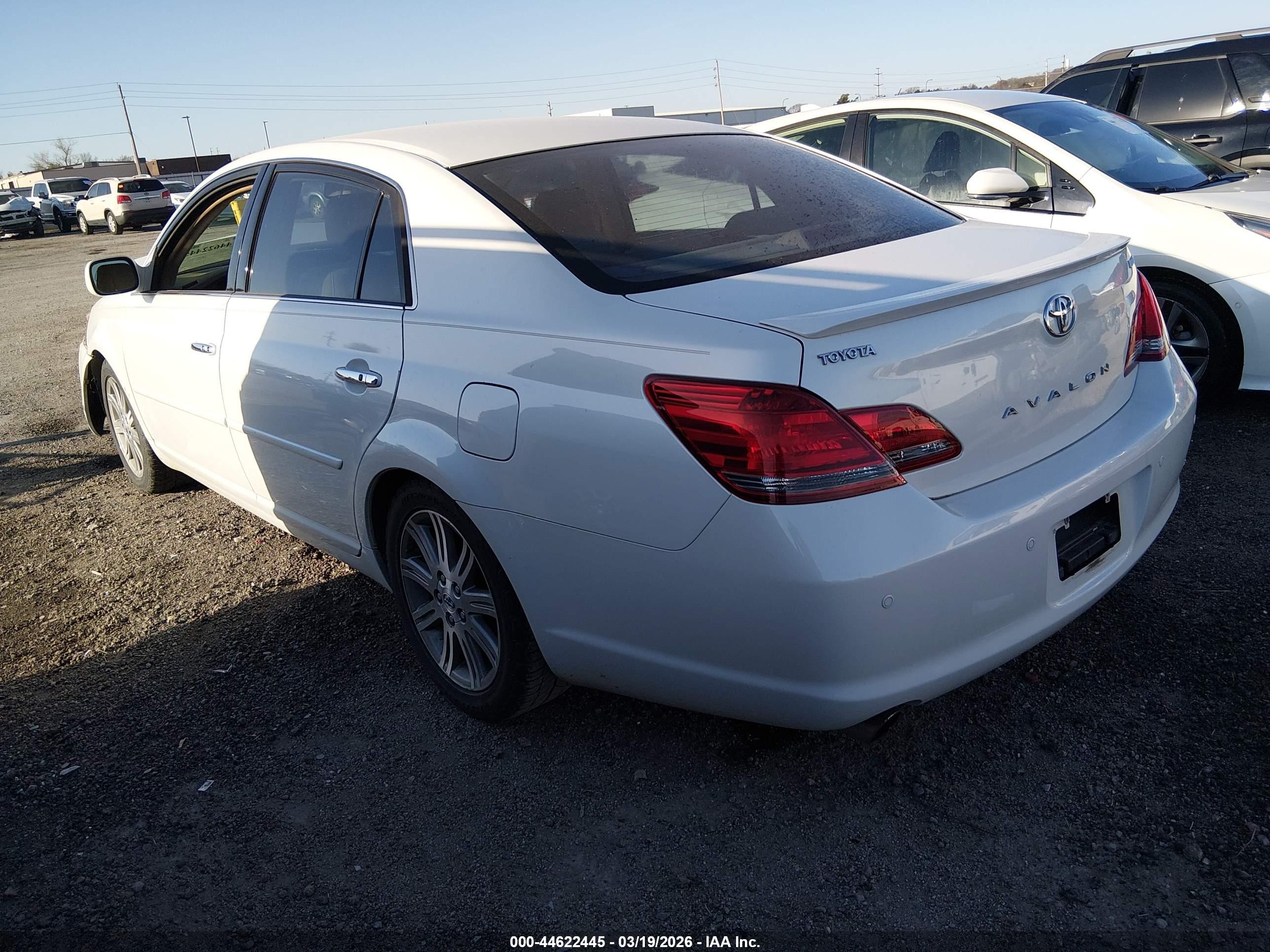TOYOTA AVALON image 3