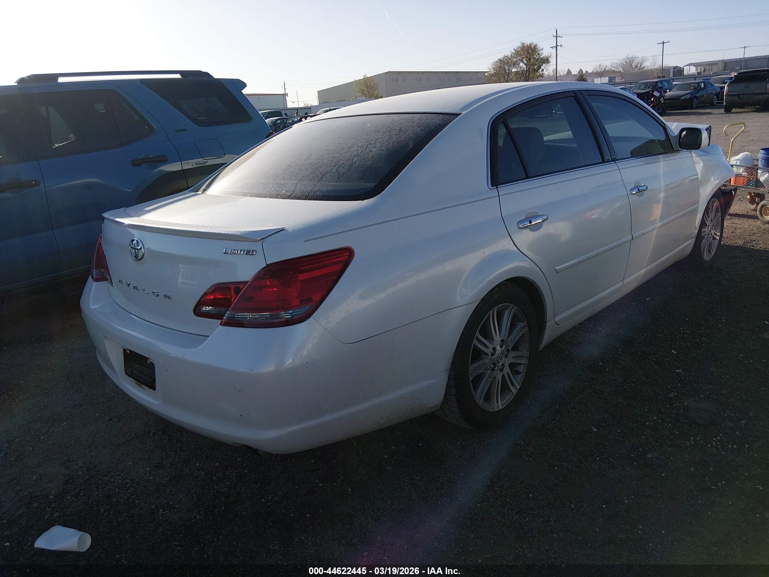 TOYOTA AVALON image 4