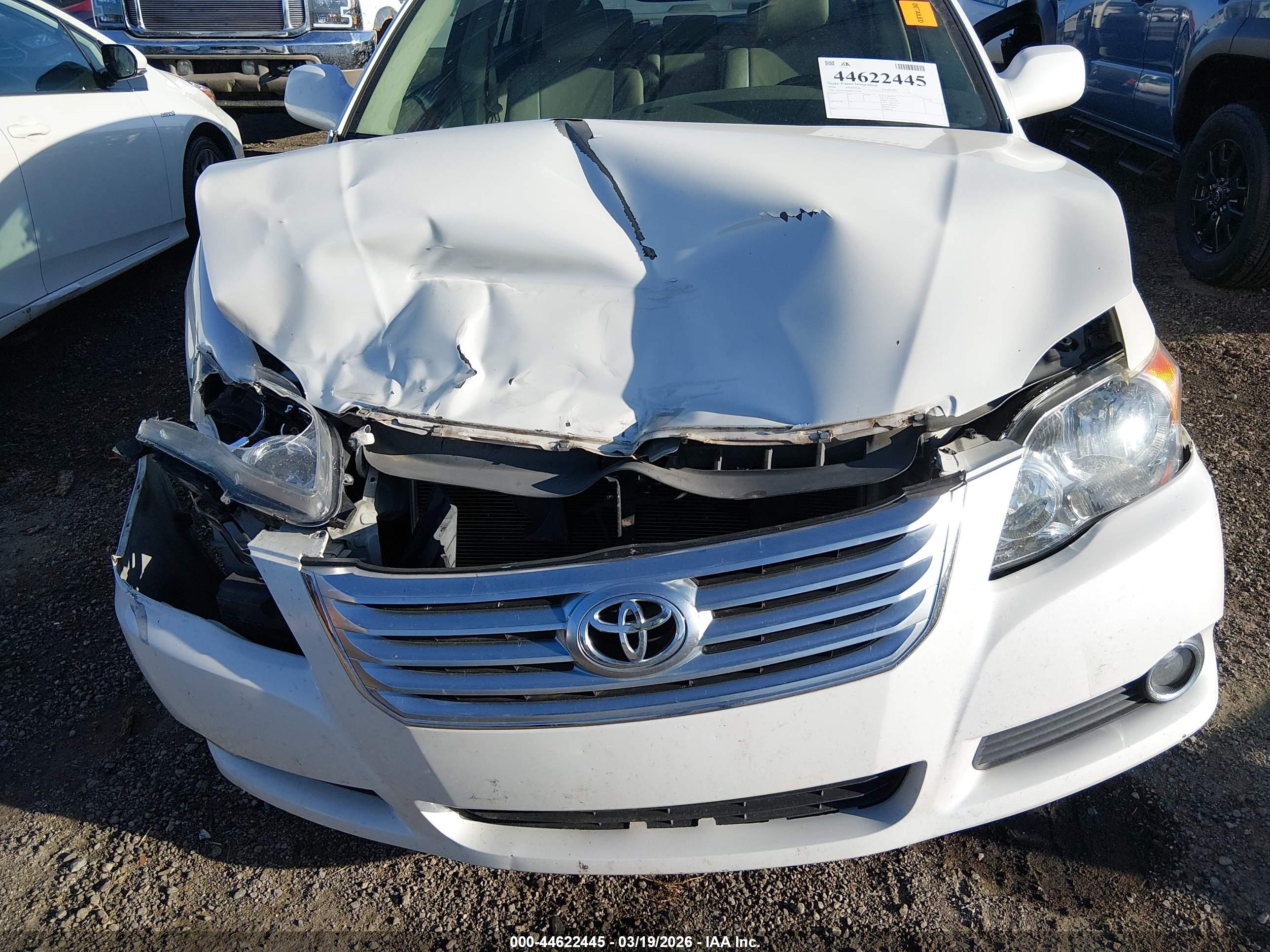 TOYOTA AVALON image 6