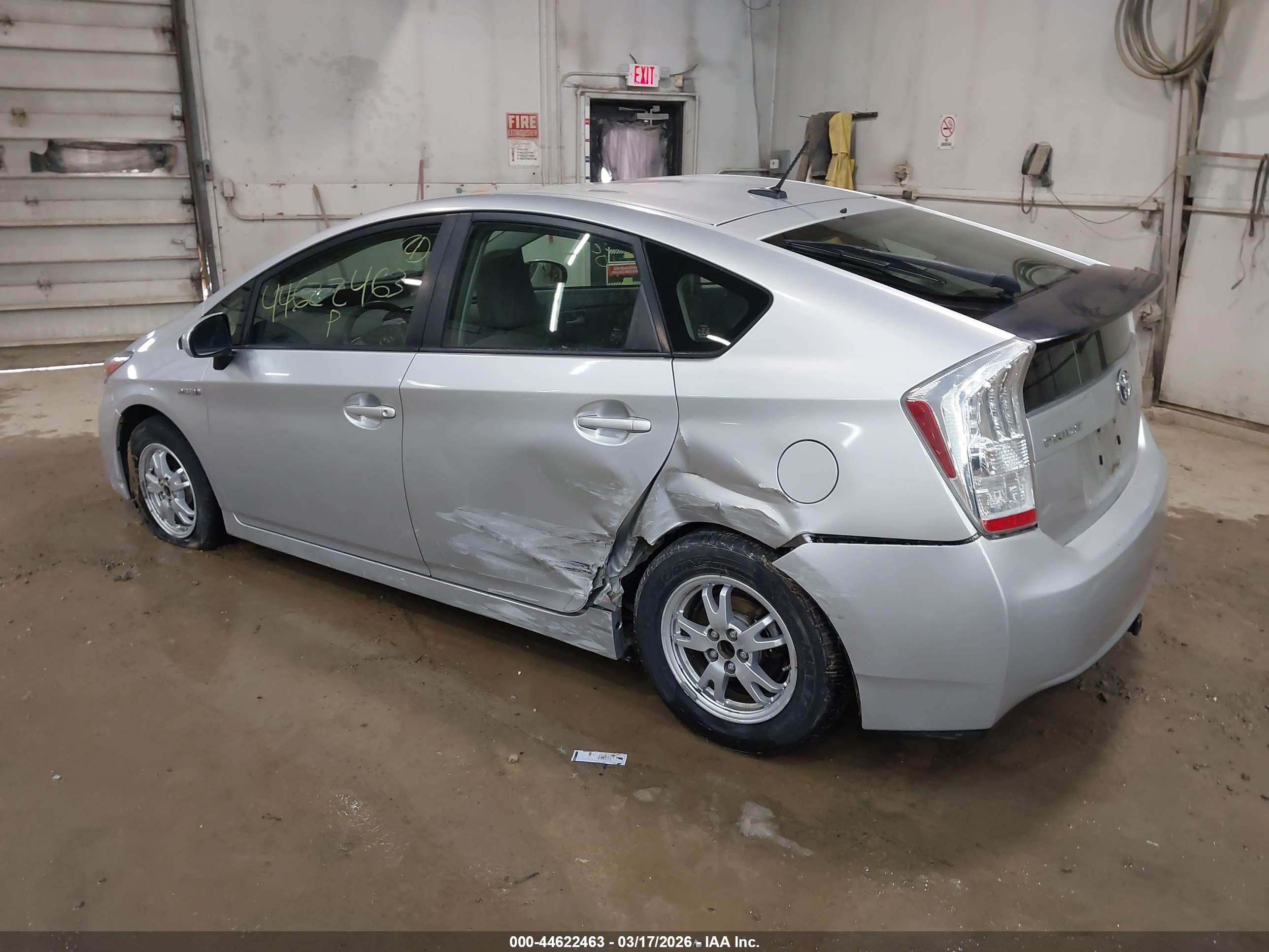 TOYOTA PRIUS image 3