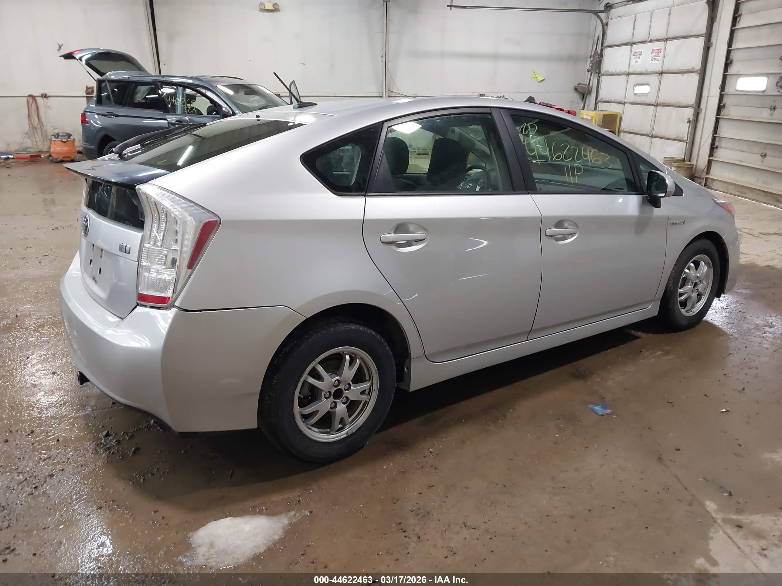TOYOTA PRIUS image 4