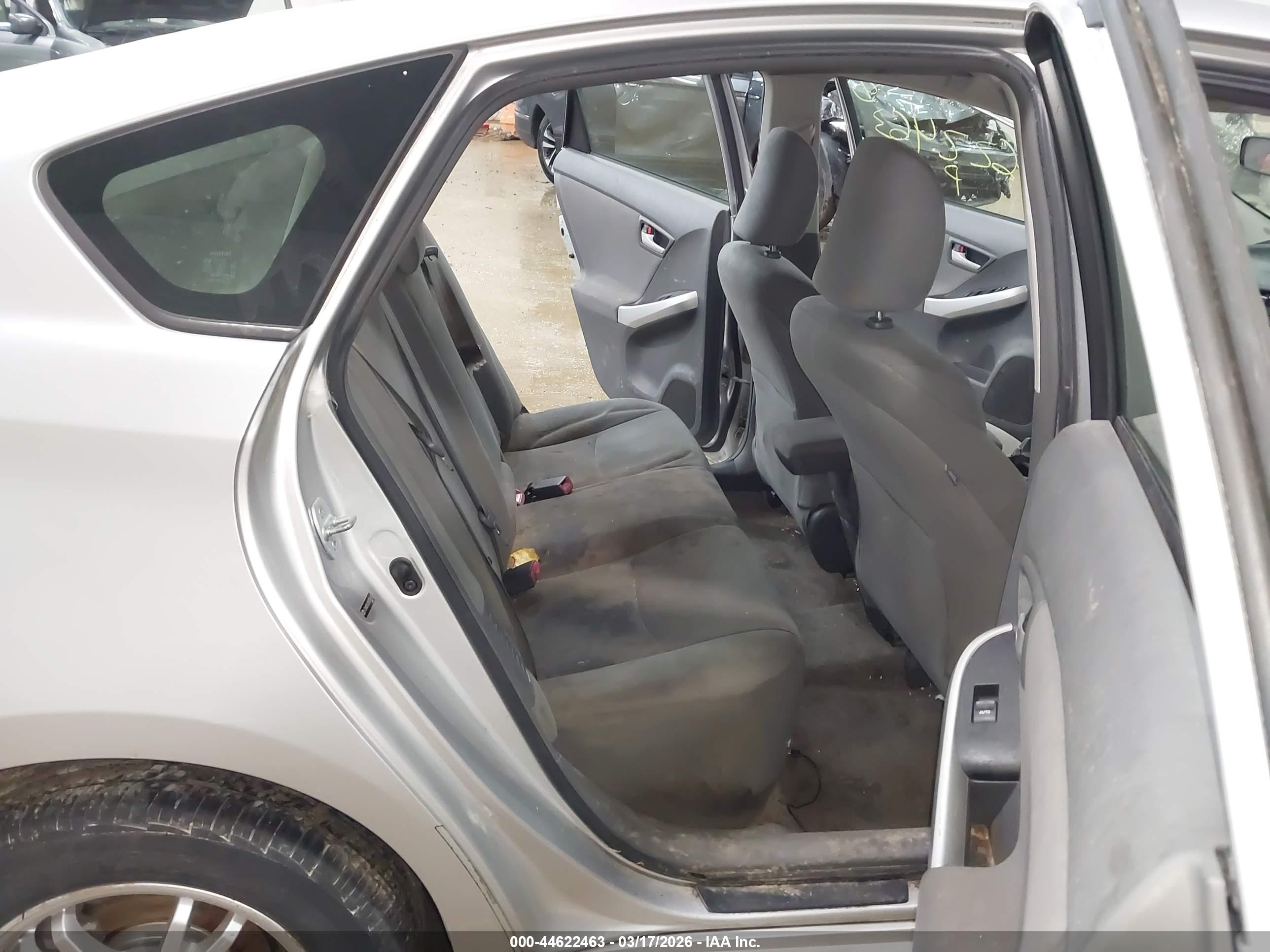 TOYOTA PRIUS image 8