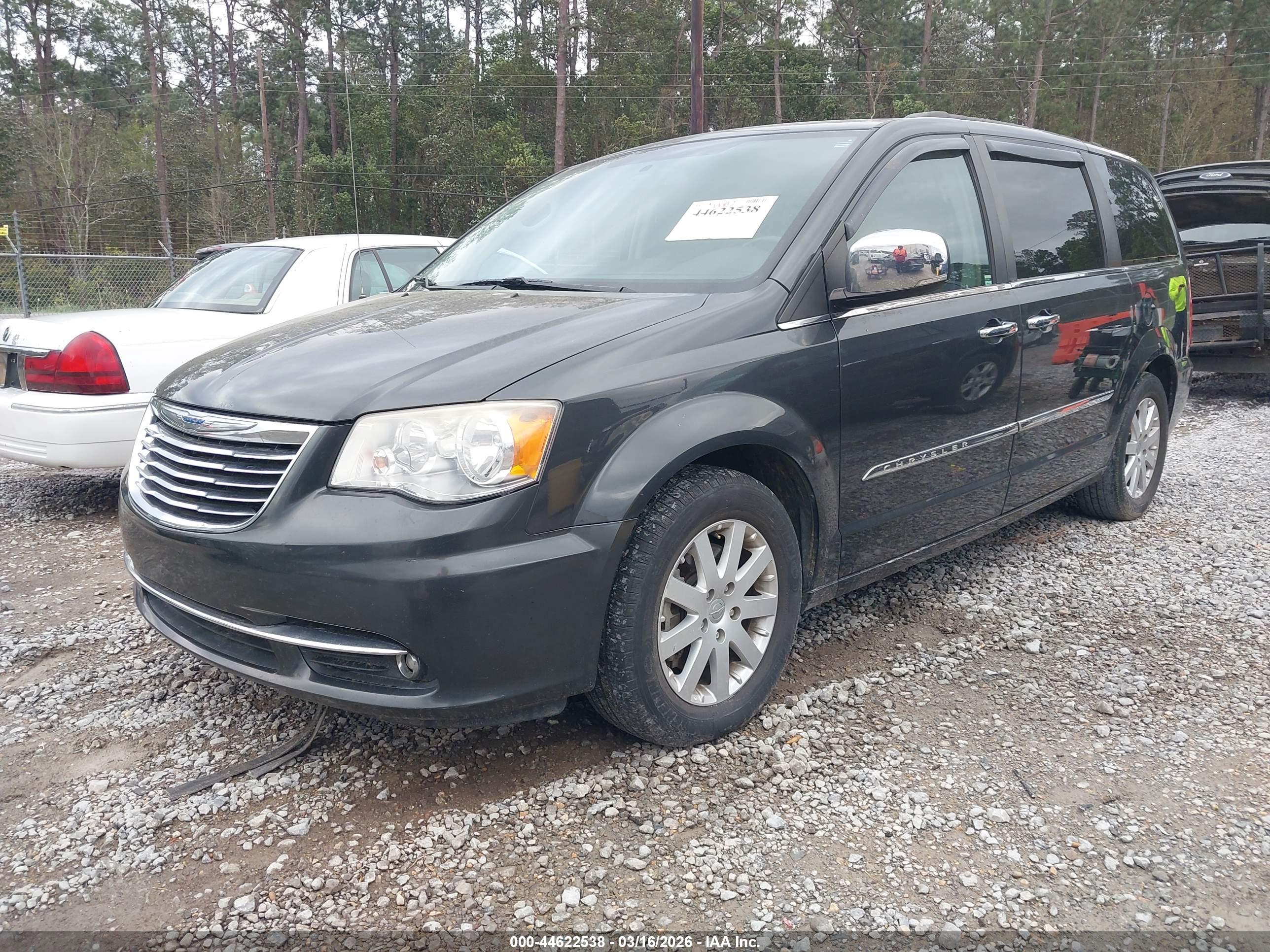 CHRYSLER TOWN image 2