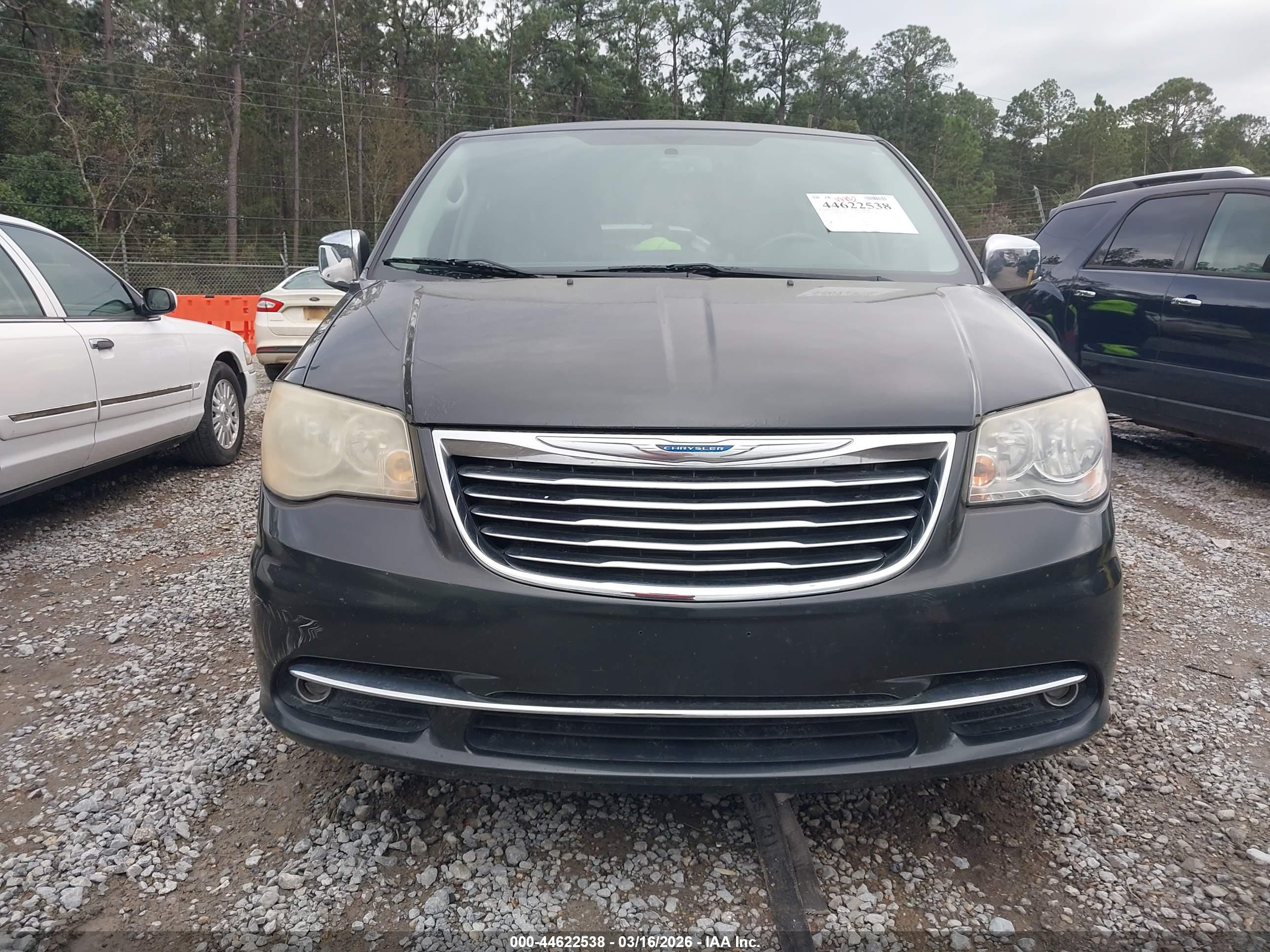 CHRYSLER TOWN image 6