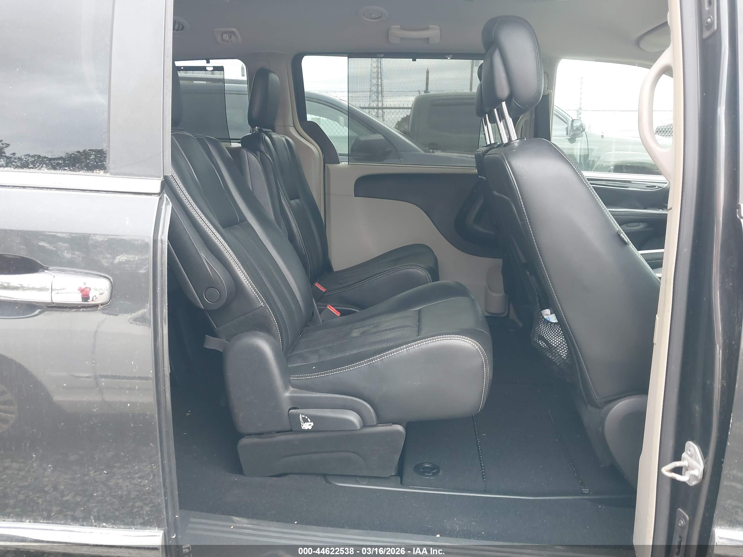 CHRYSLER TOWN image 8