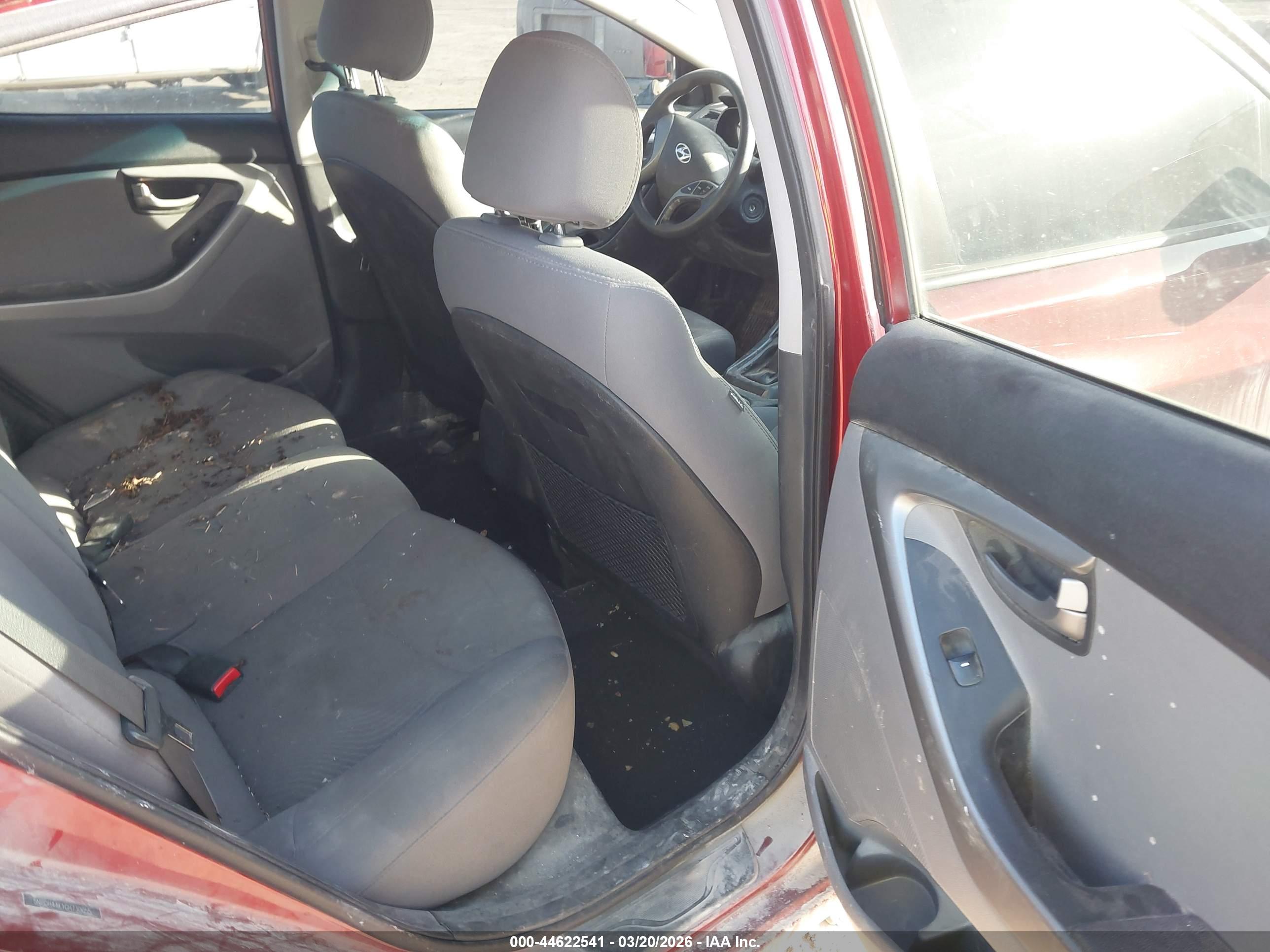 HYUNDAI ELANTRA image 8