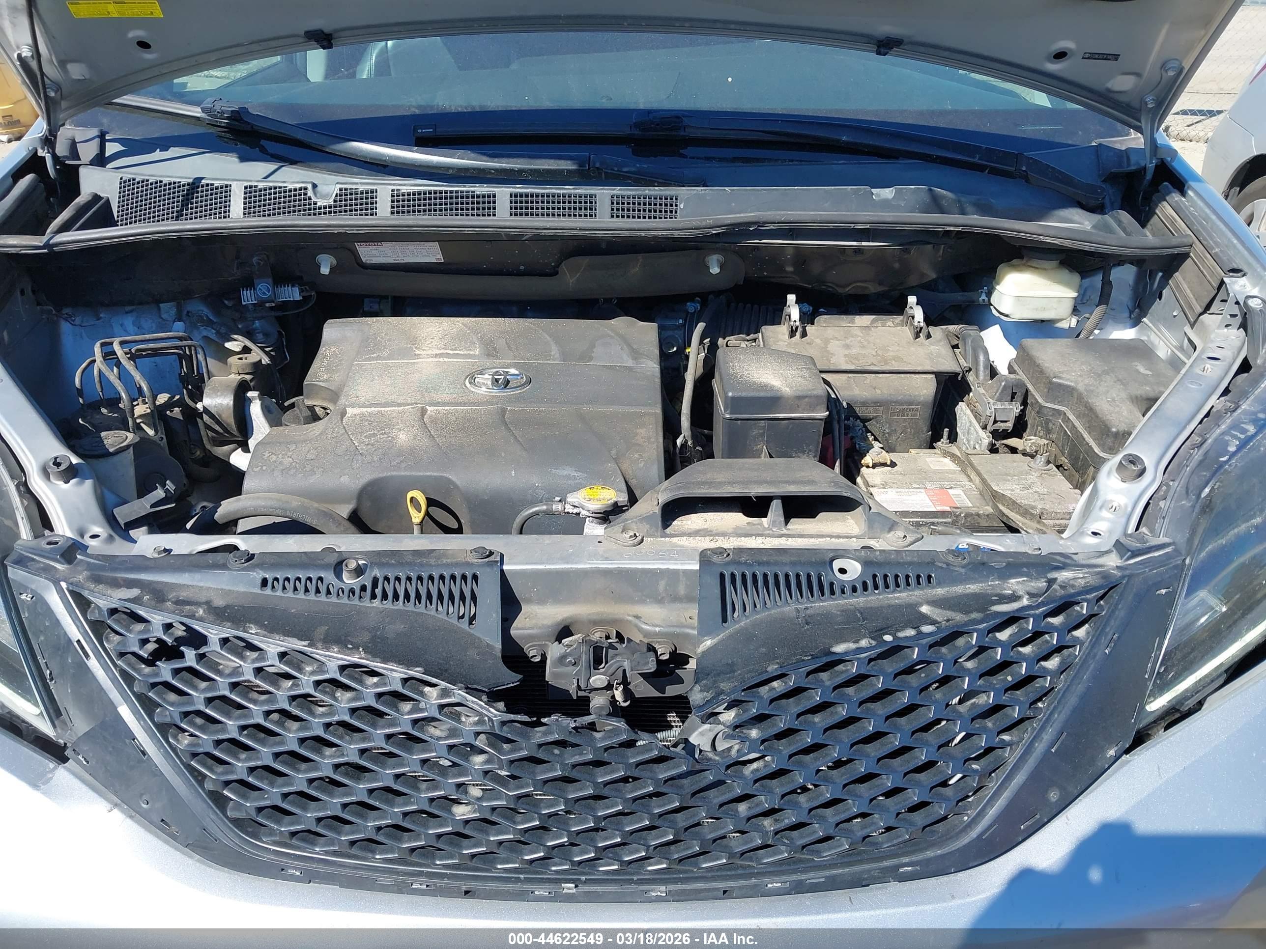 TOYOTA SIENNA image 10