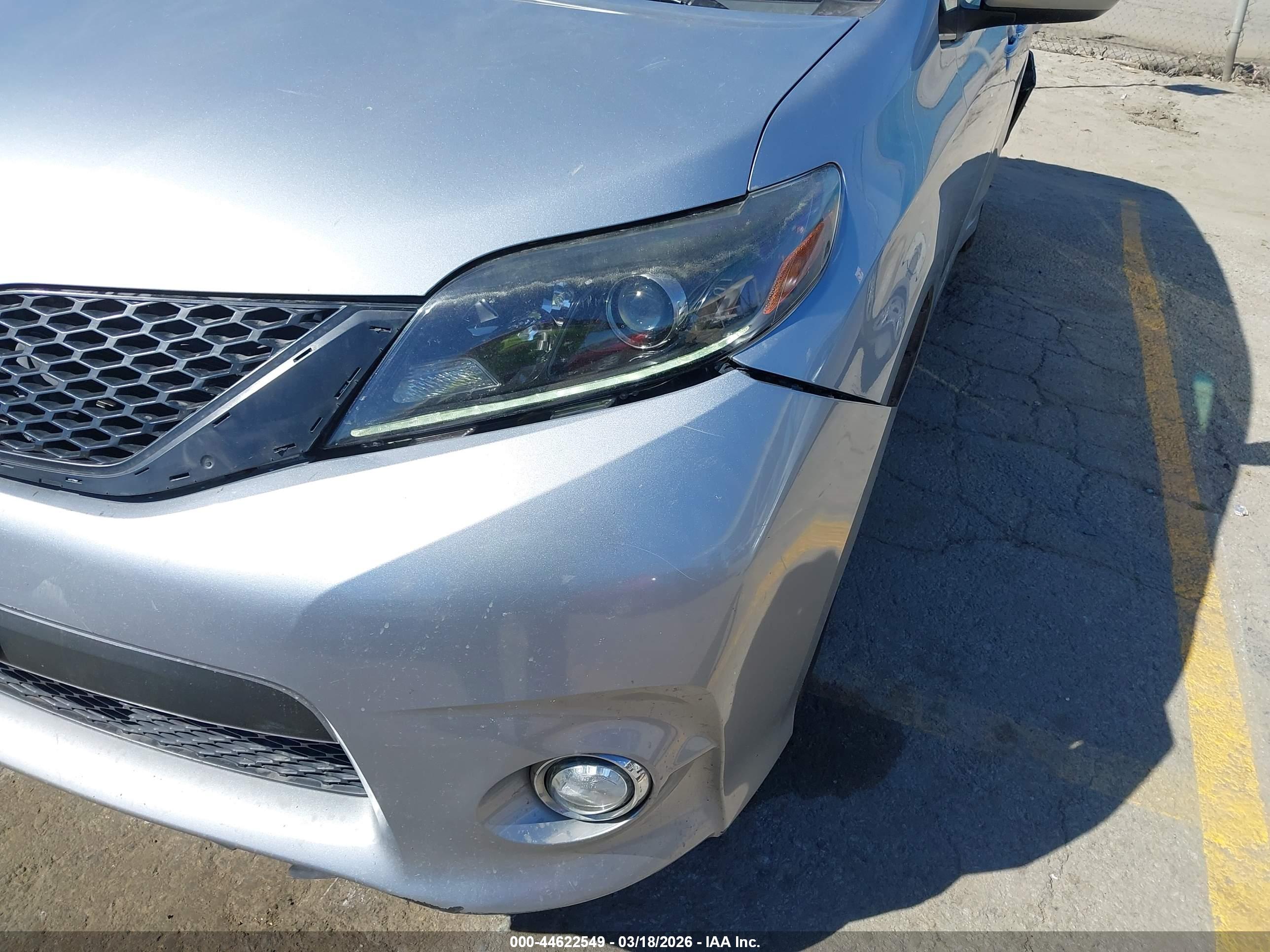 TOYOTA SIENNA image 6