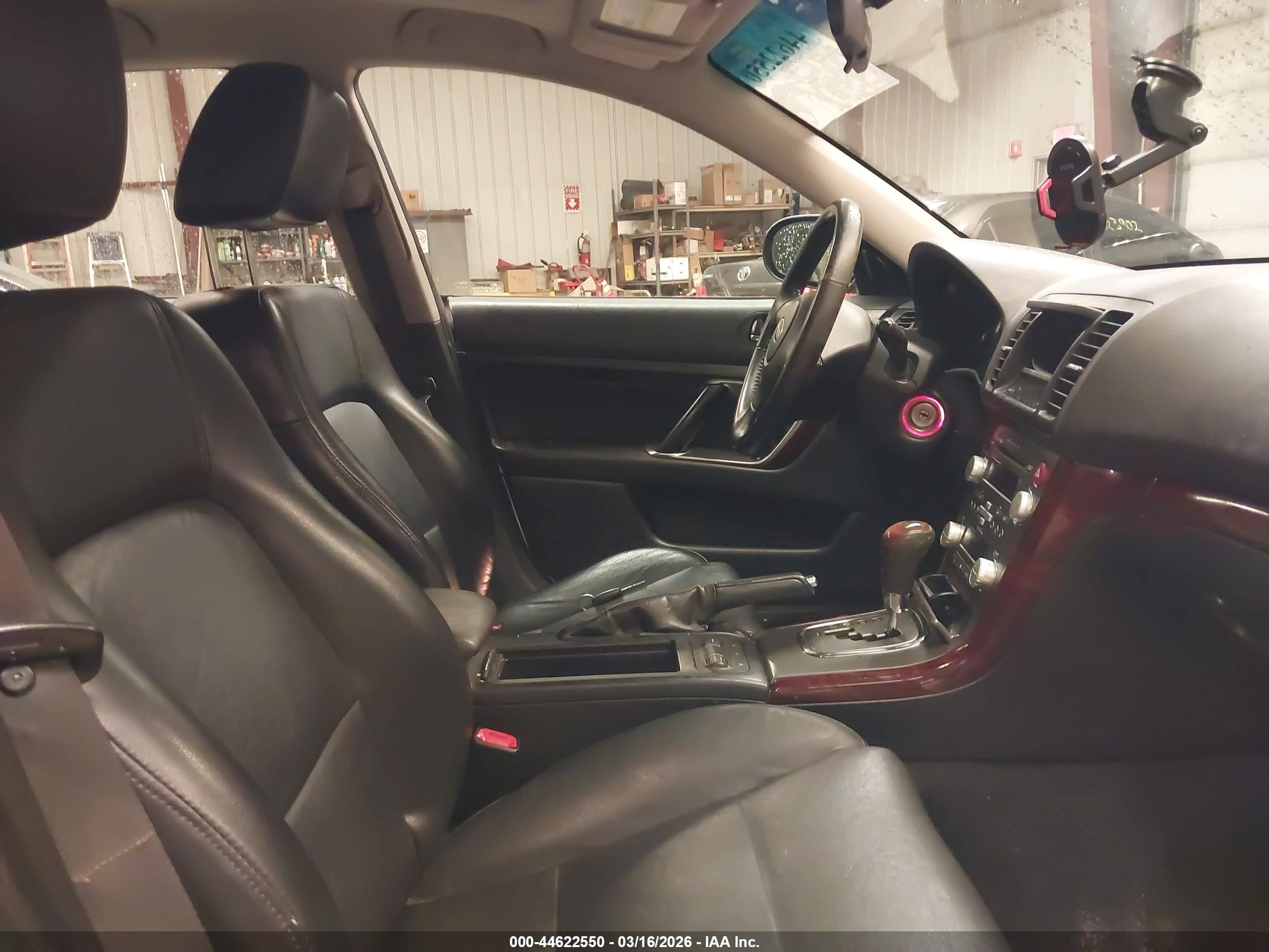 SUBARU OUTBACK image 5
