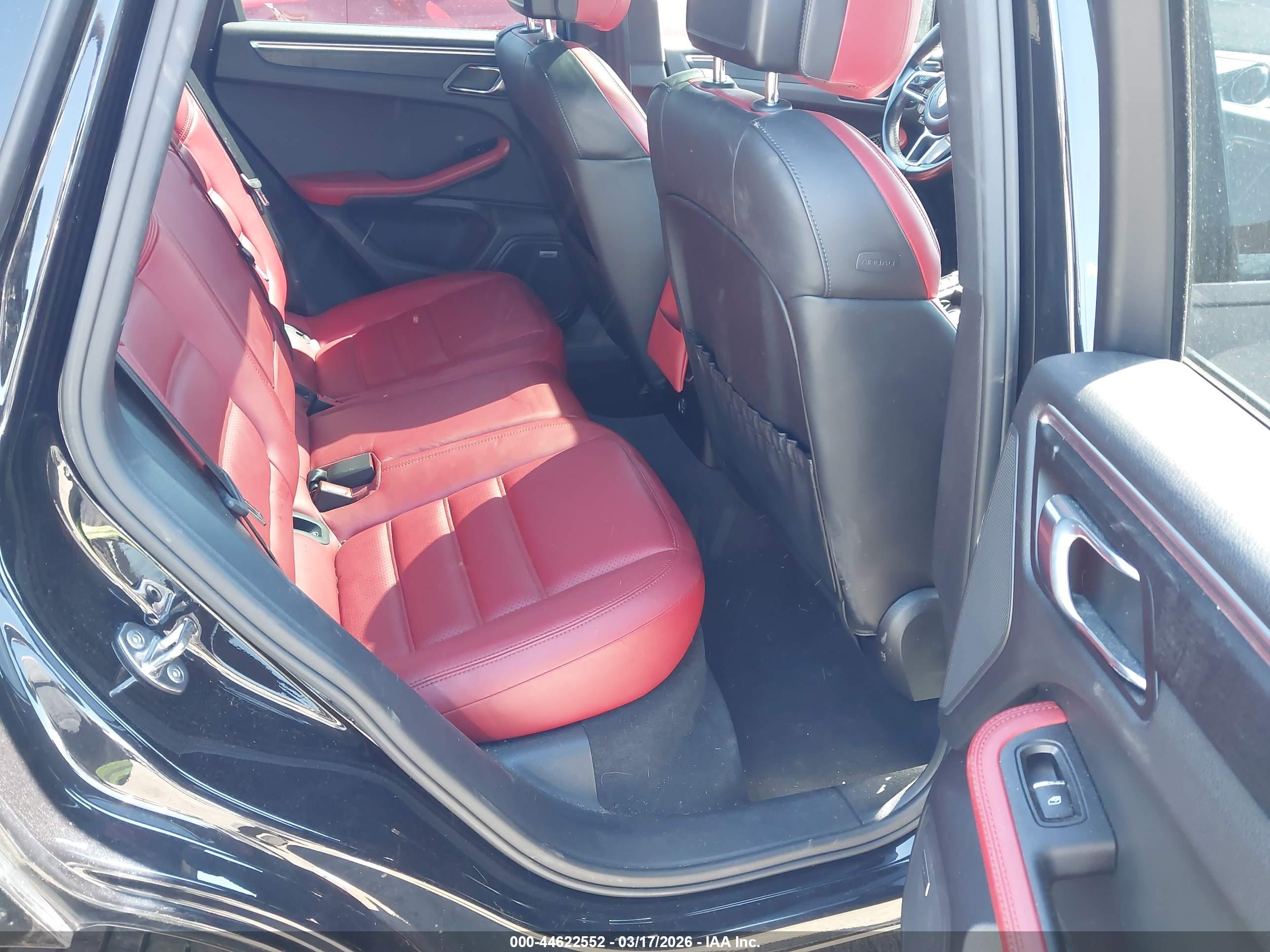 PORSCHE MACAN image 8