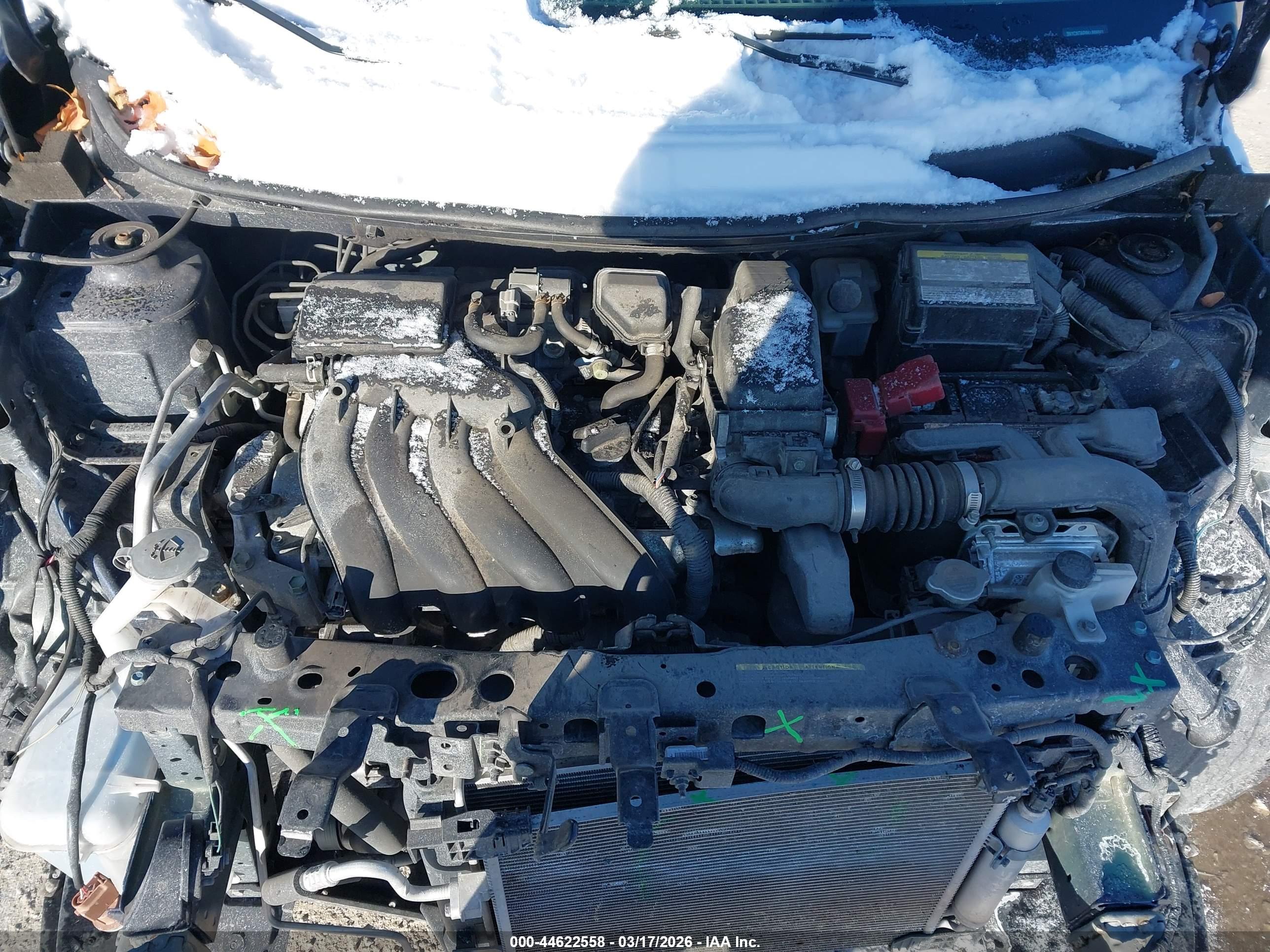 NISSAN VERSA image 10