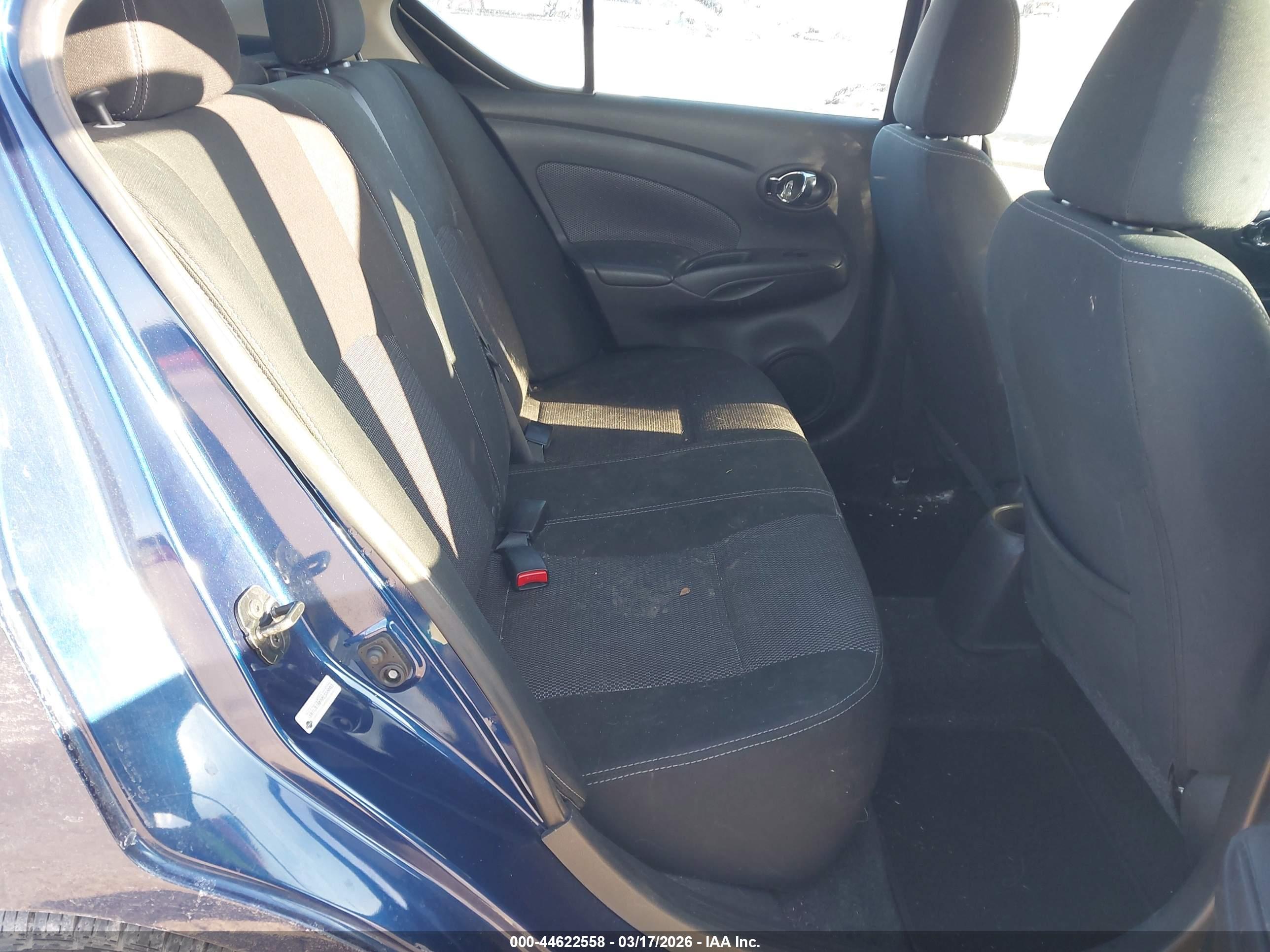 NISSAN VERSA image 8