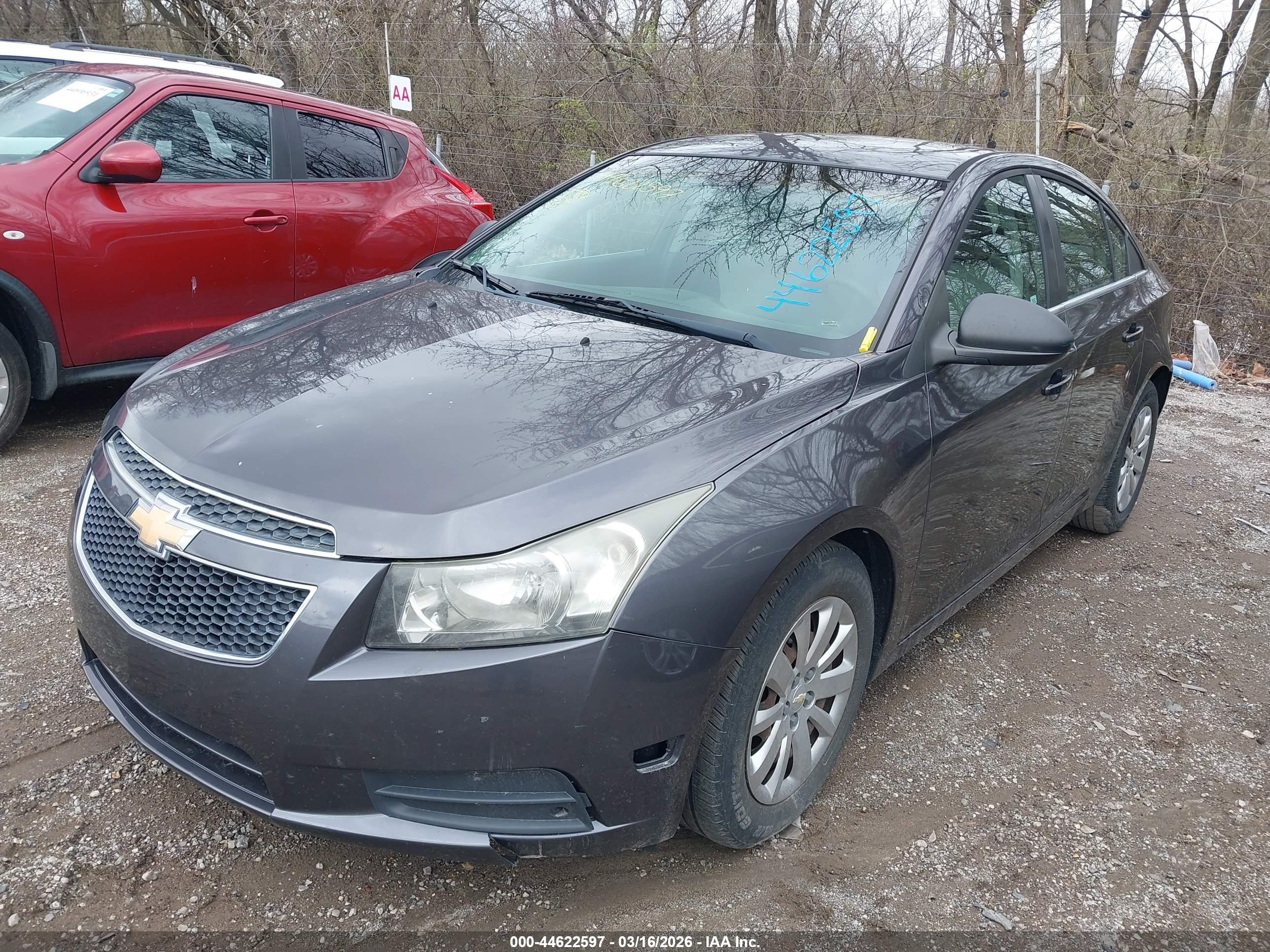 CHEVROLET CRUZE image 2
