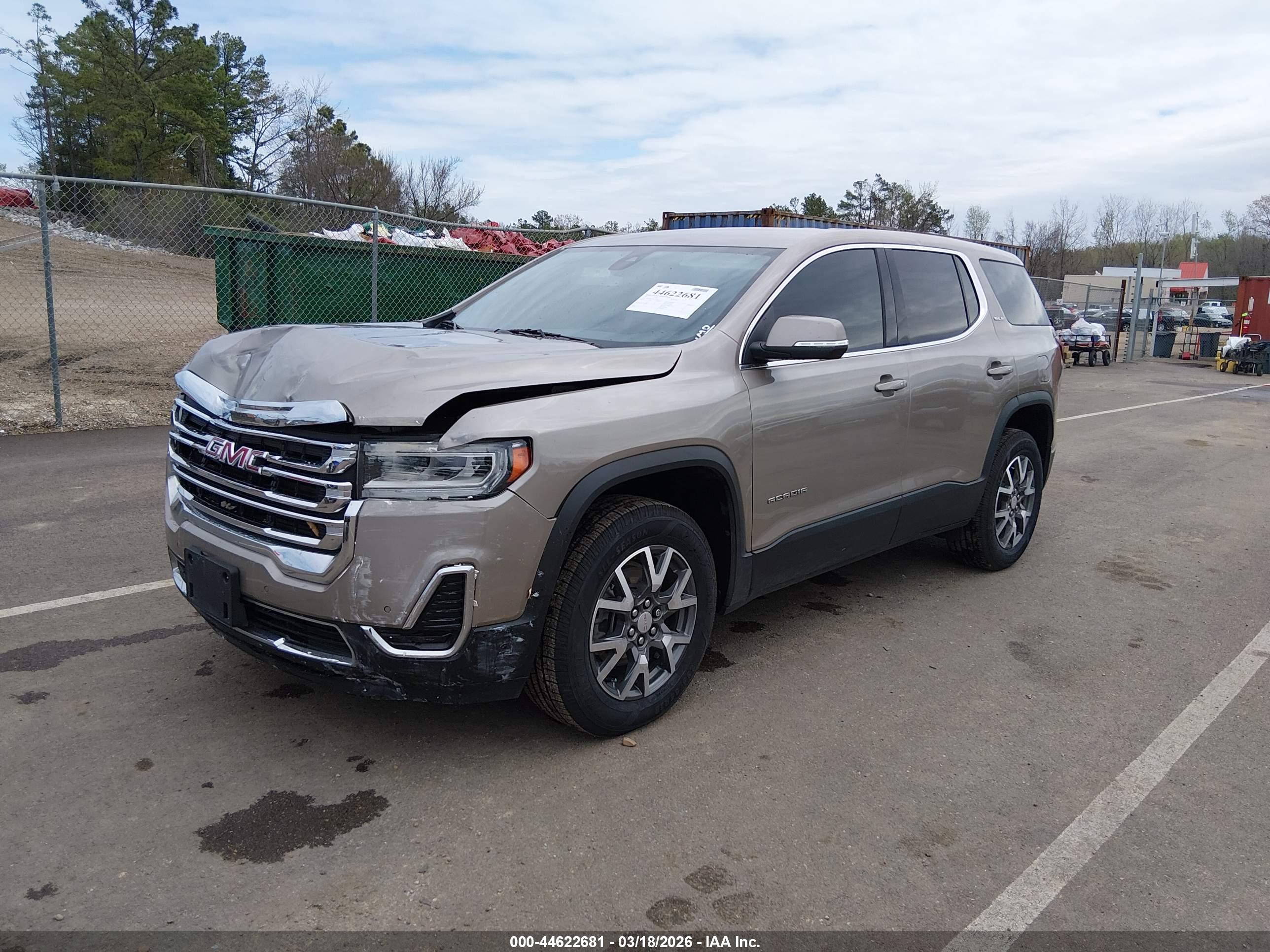 GMC ACADIA image 2