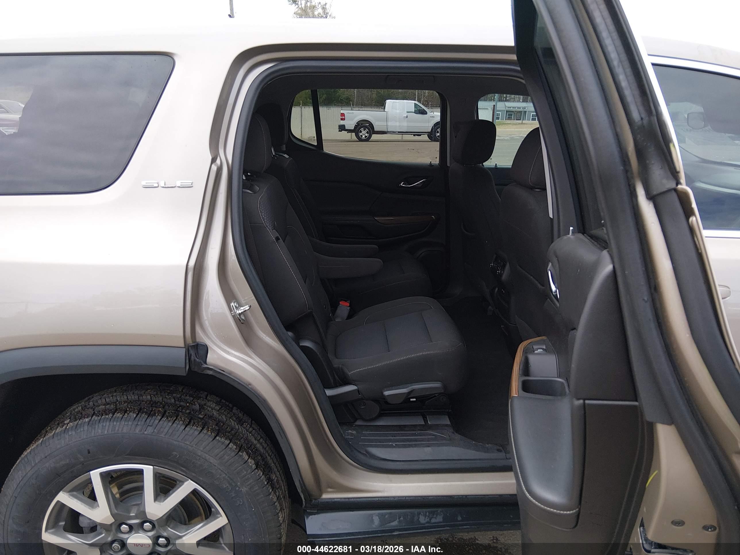GMC ACADIA image 8