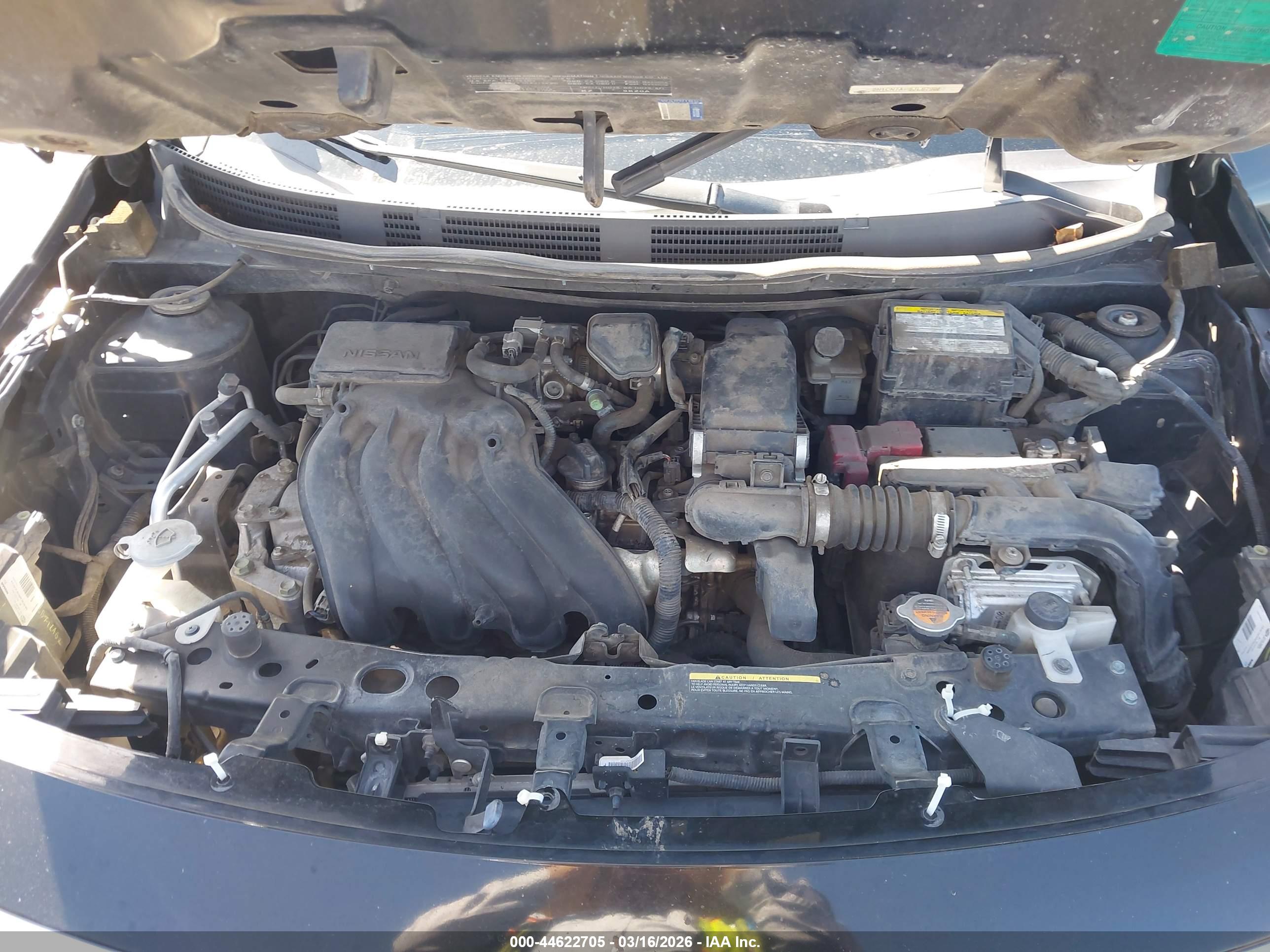 NISSAN VERSA image 10