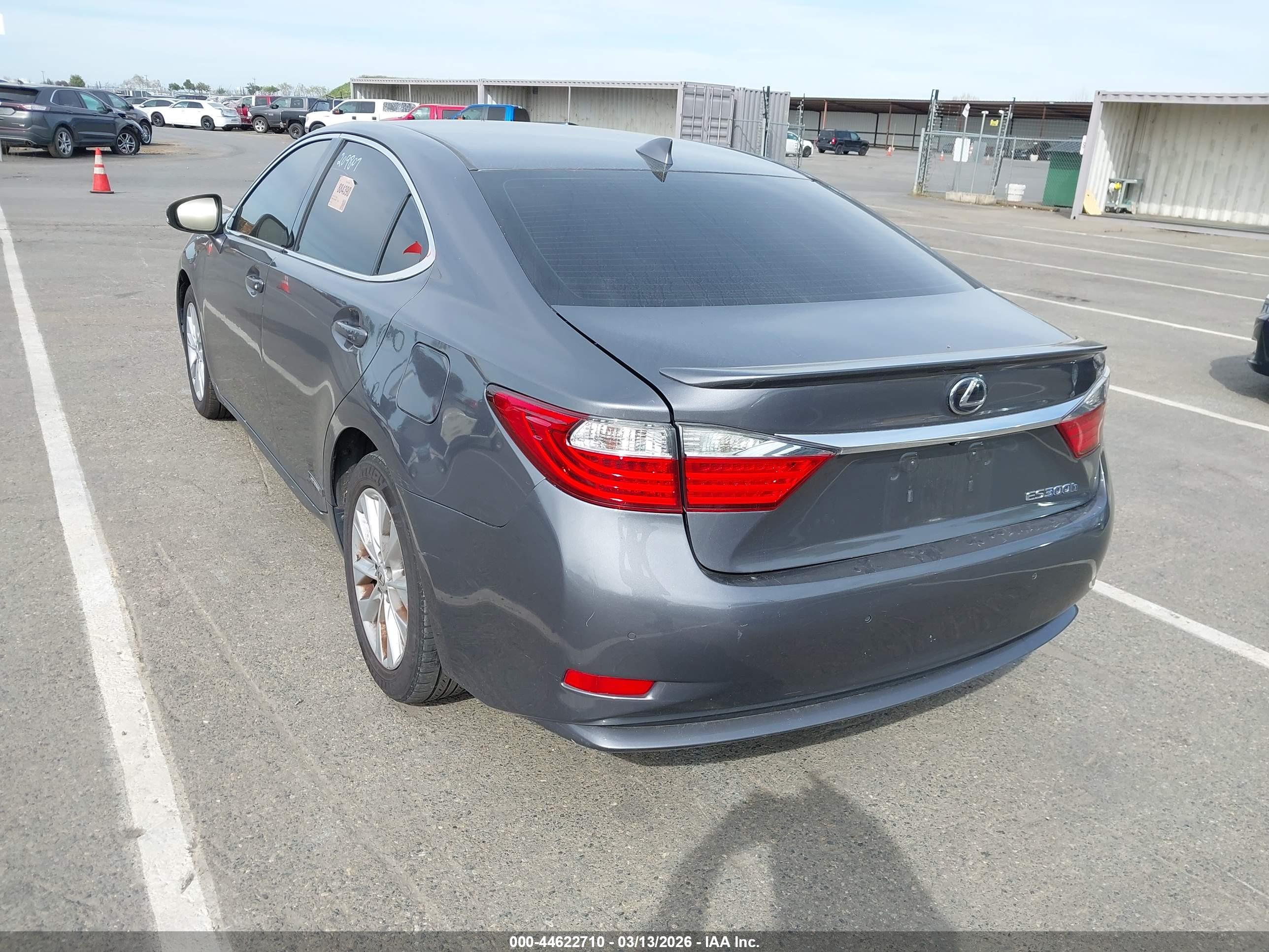 LEXUS ES image 3