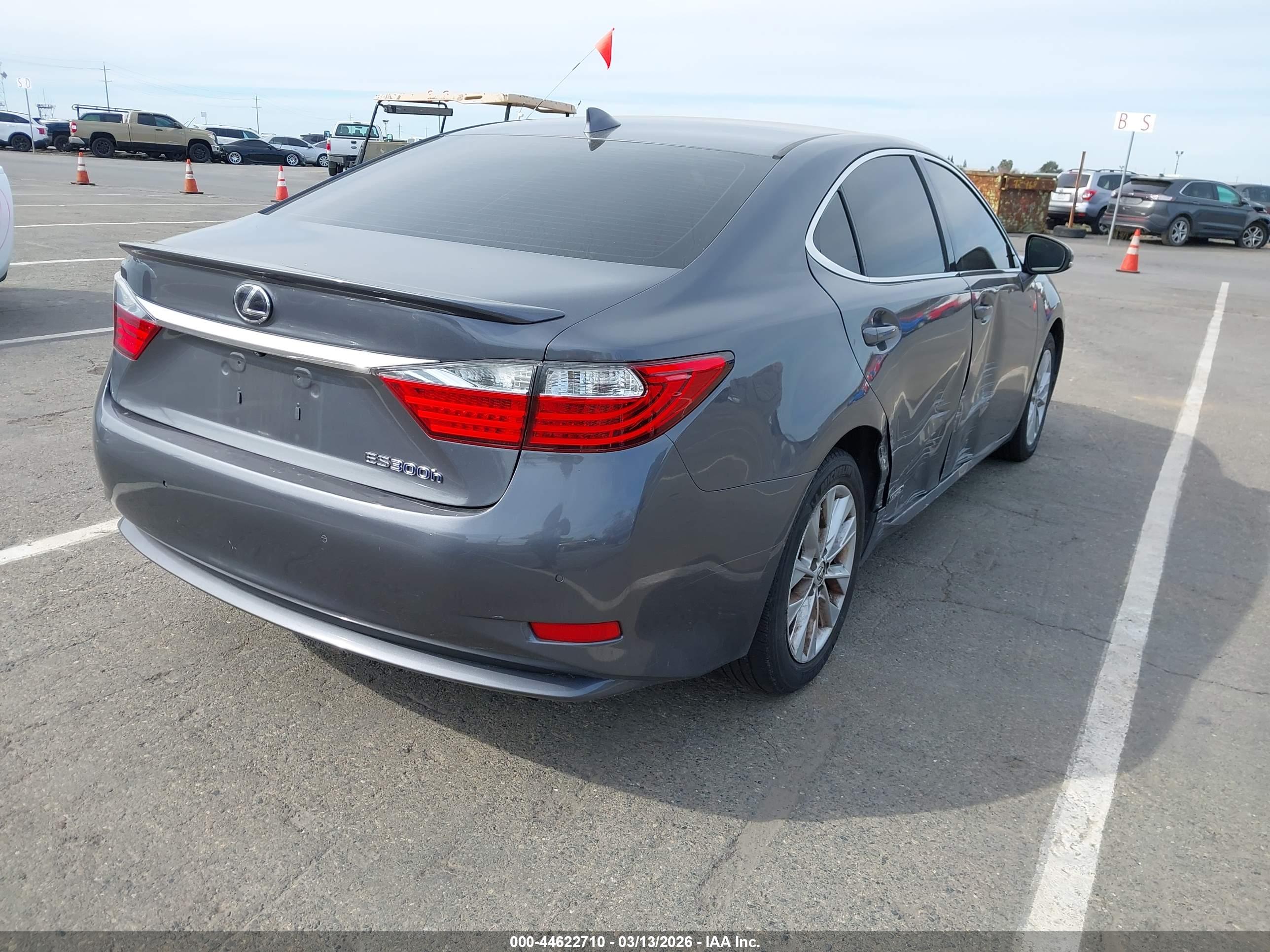 LEXUS ES image 4