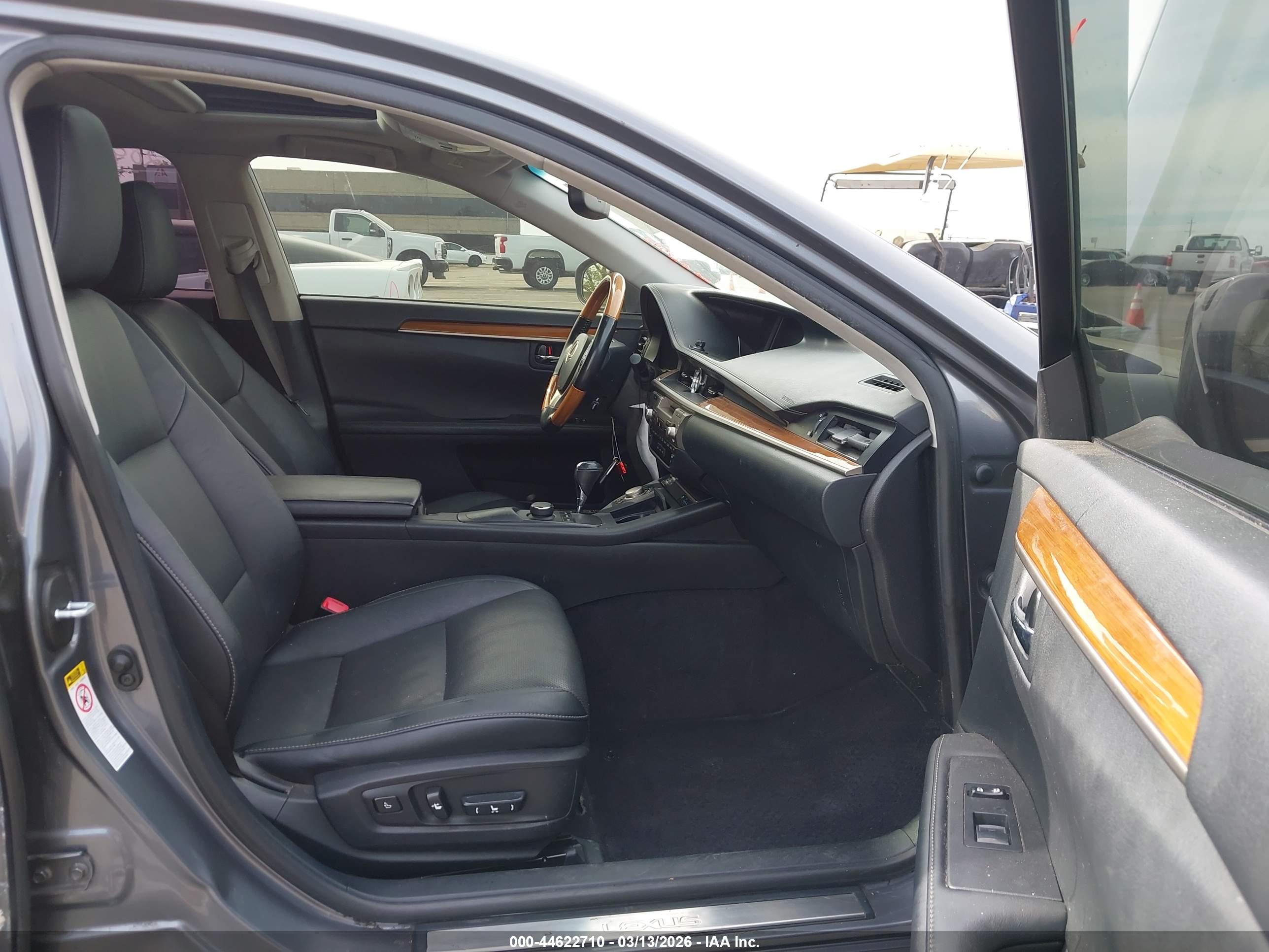 LEXUS ES image 5
