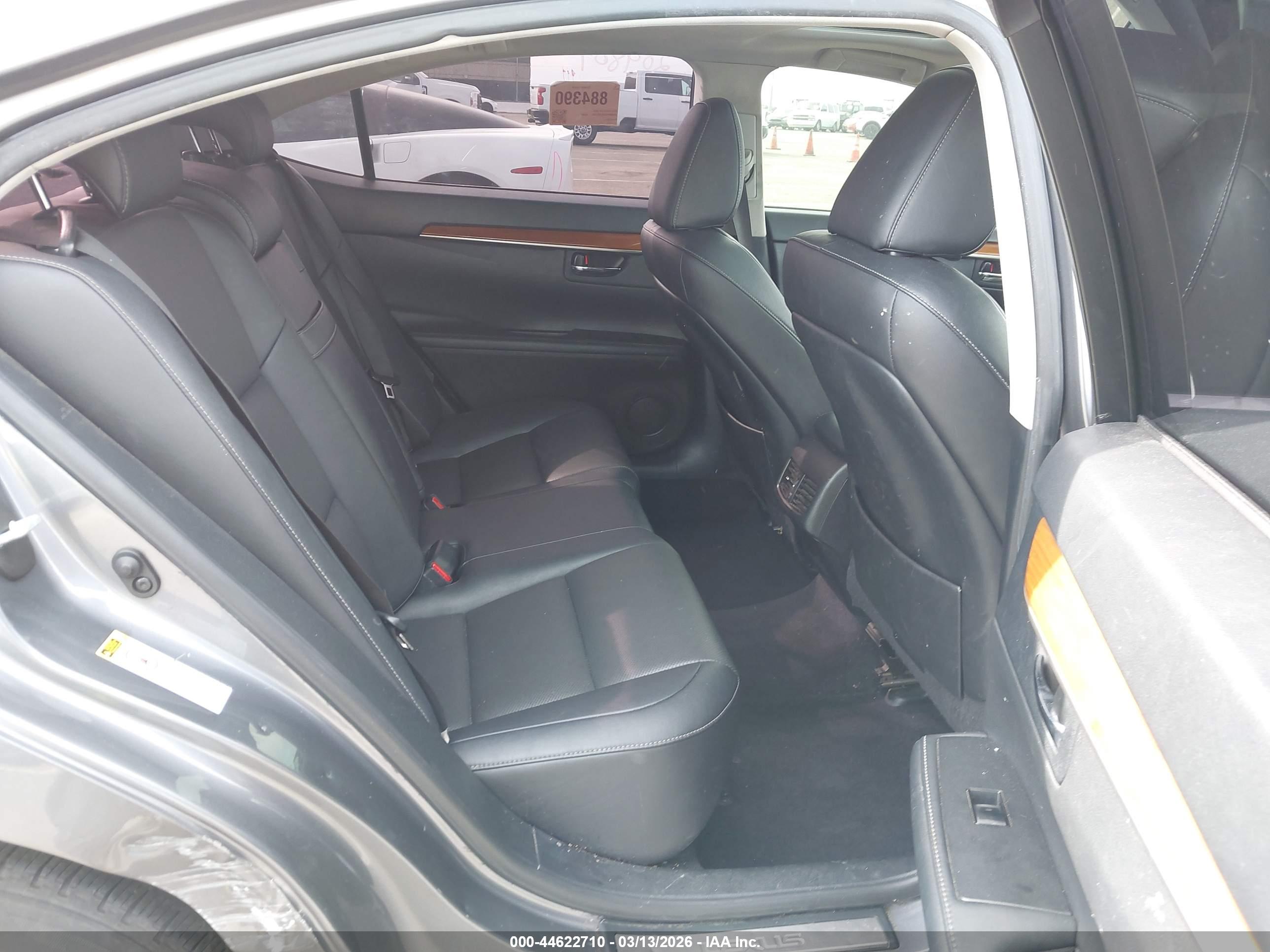 LEXUS ES image 8