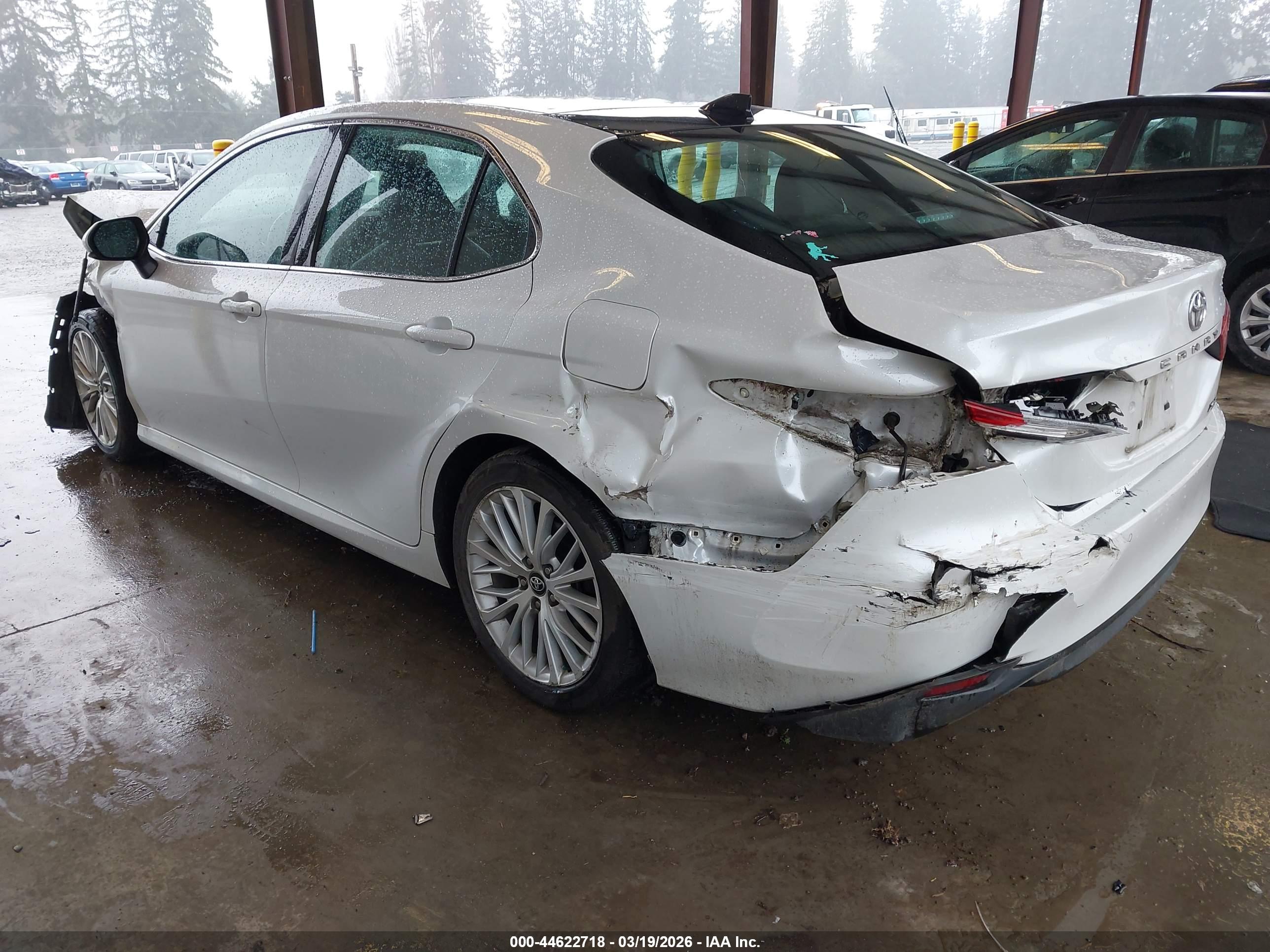 TOYOTA CAMRY image 3